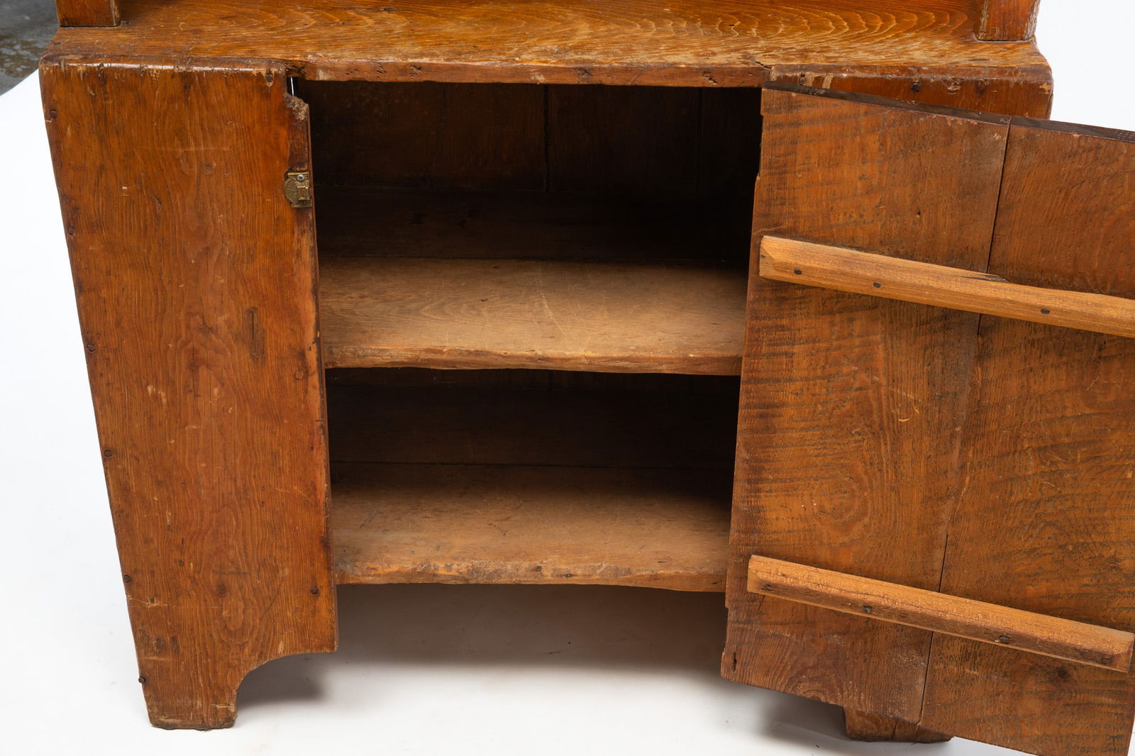 AMERICAN PINE STEPBACK CUPBOARD. - 4