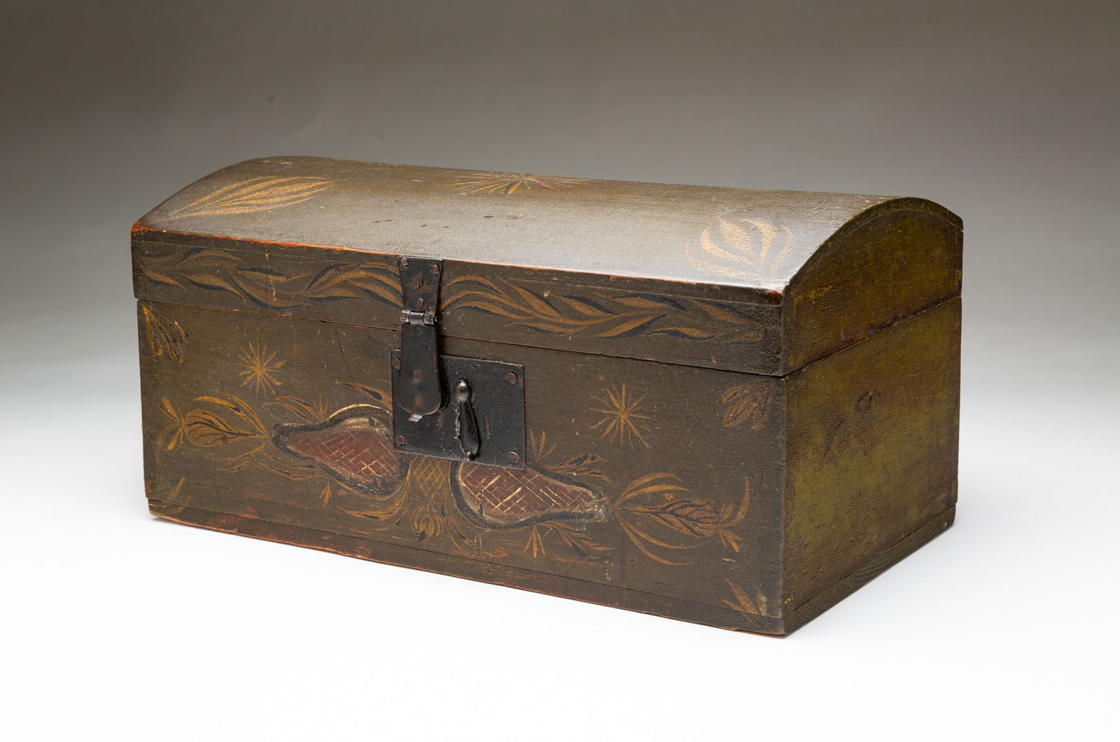 NEW ENGLAND PAINTED AND DECORATED DOME TOP DOCUMENT BOX. (1 of 6)
