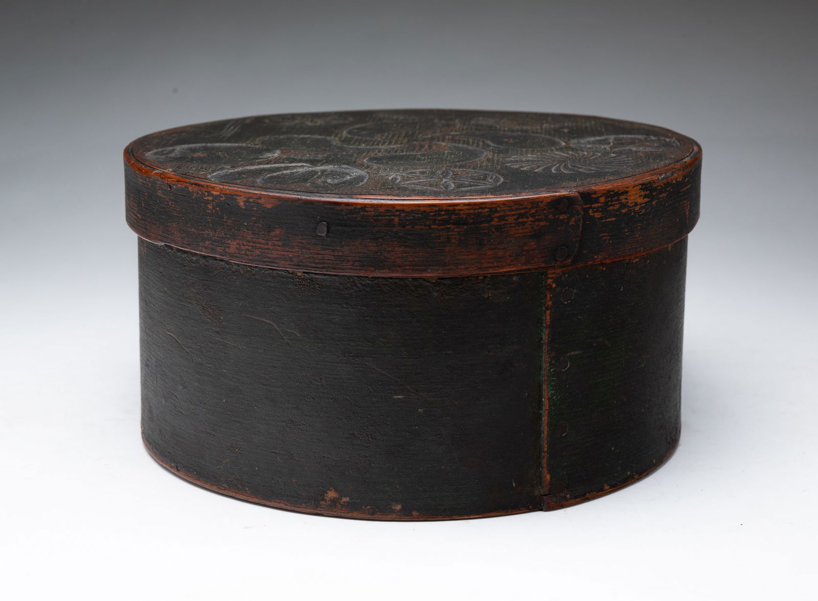 AMERICAN GREEN-PAINTED BENTWOOD AND CHIP-CARVED PANTRY BOX. 5"h. 9.5"d. (1 of 4)