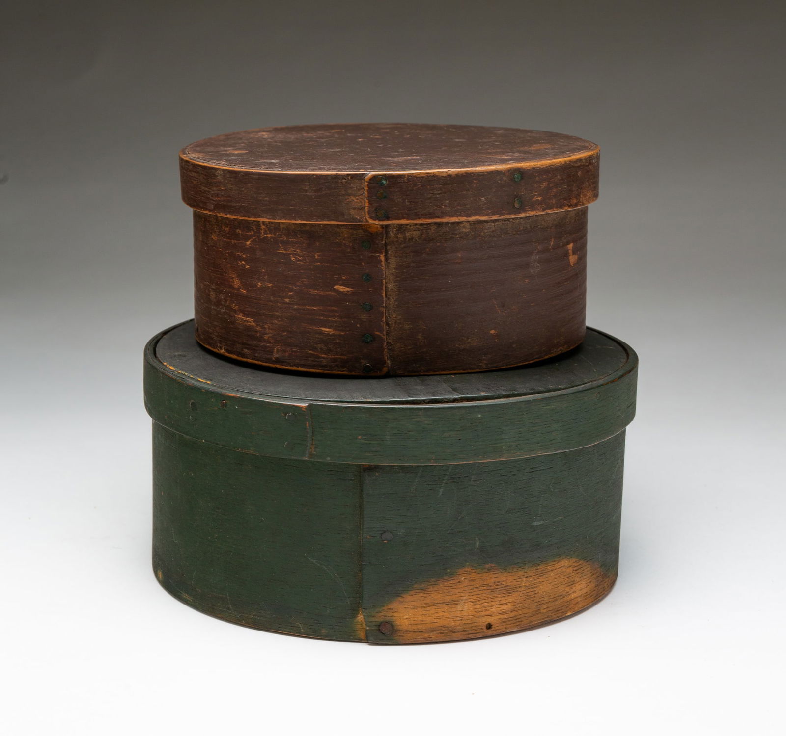 TWO AMERICAN PAINTED BENTWOOD PANTRY BOXES. Green, 3.5"h. 7.25"d. Red, 2.75"h. 6.85"d. (1 of 4)