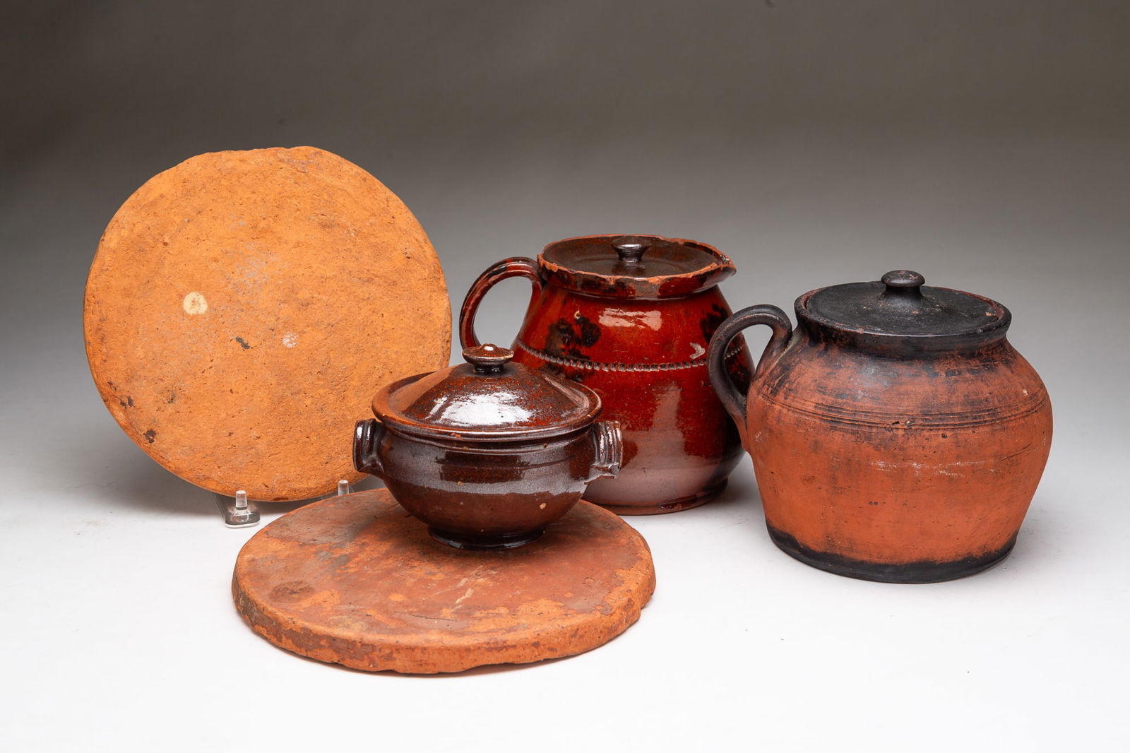 FIVE AMERICAN REDWARE ITEMS. Largest, 5.75"h. Hot plates, 8"d. (1 of 5)