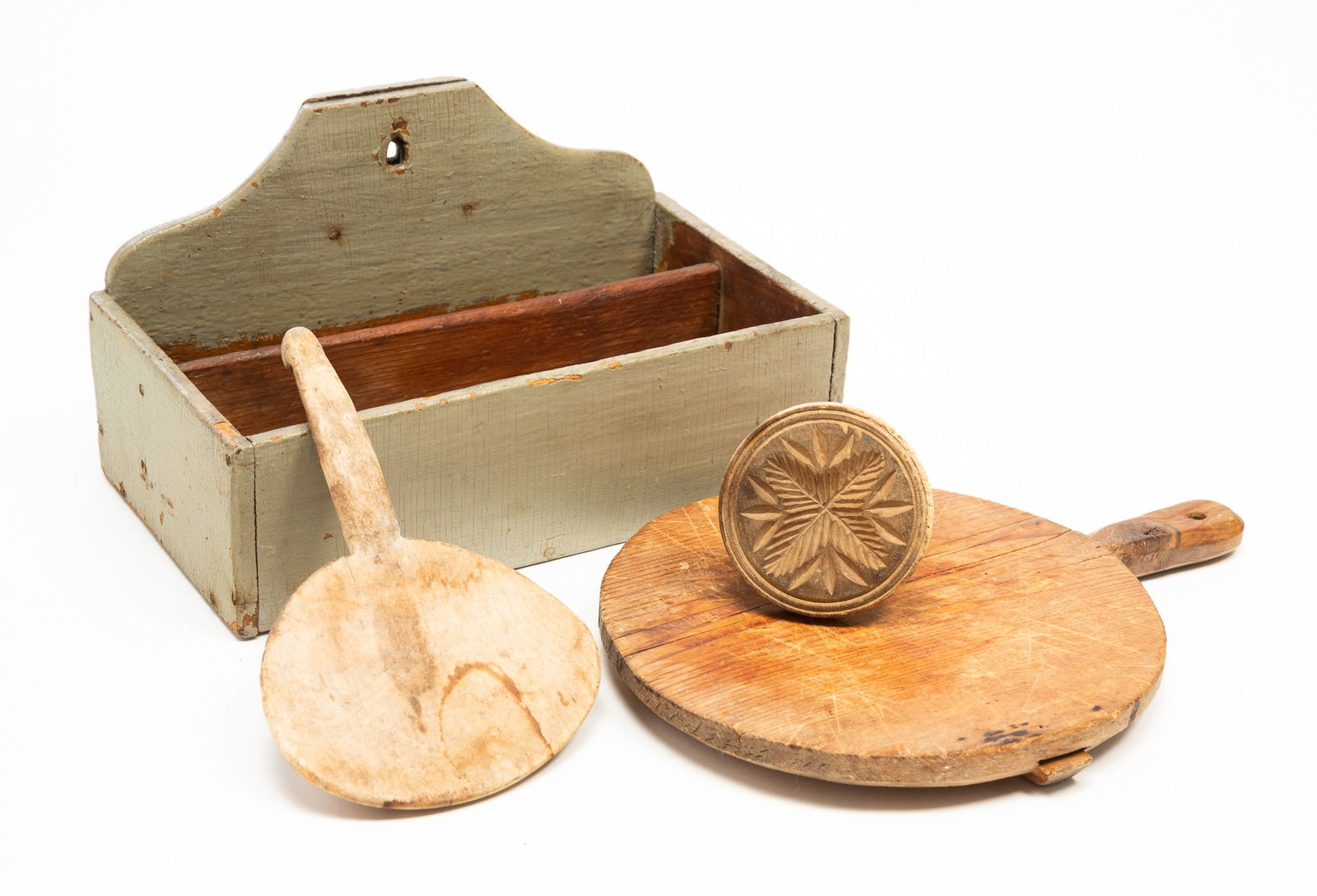 AMERICAN WOOD KITCHENWARE LOT, INCL. GREY-PAINTED PINE WALL BOX. Wall box, 6.5"h. 11.75"w. 6.75"d. (1 of 4)