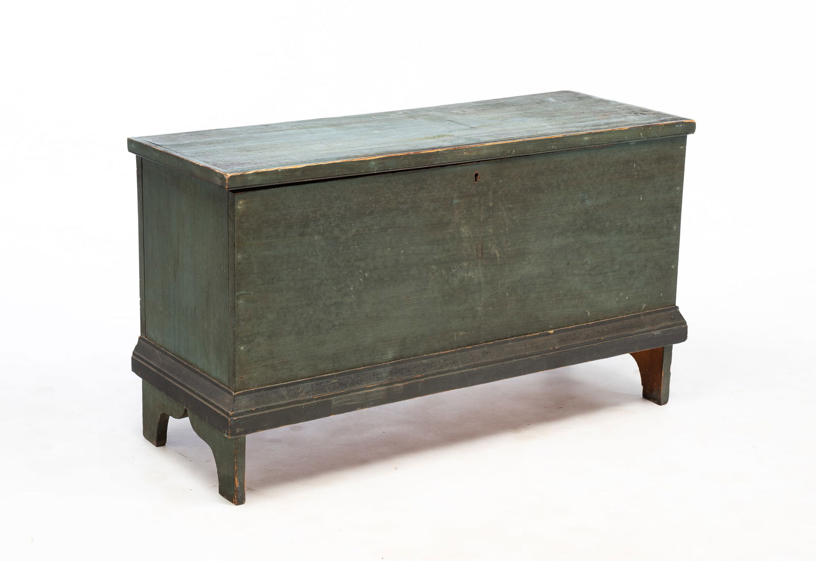 NEW ENGLAND BLUE-PAINTED PINE SIX-BOARD BLANKET CHEST. 22"h. 38"w. 14.75"d. (1 of 5)