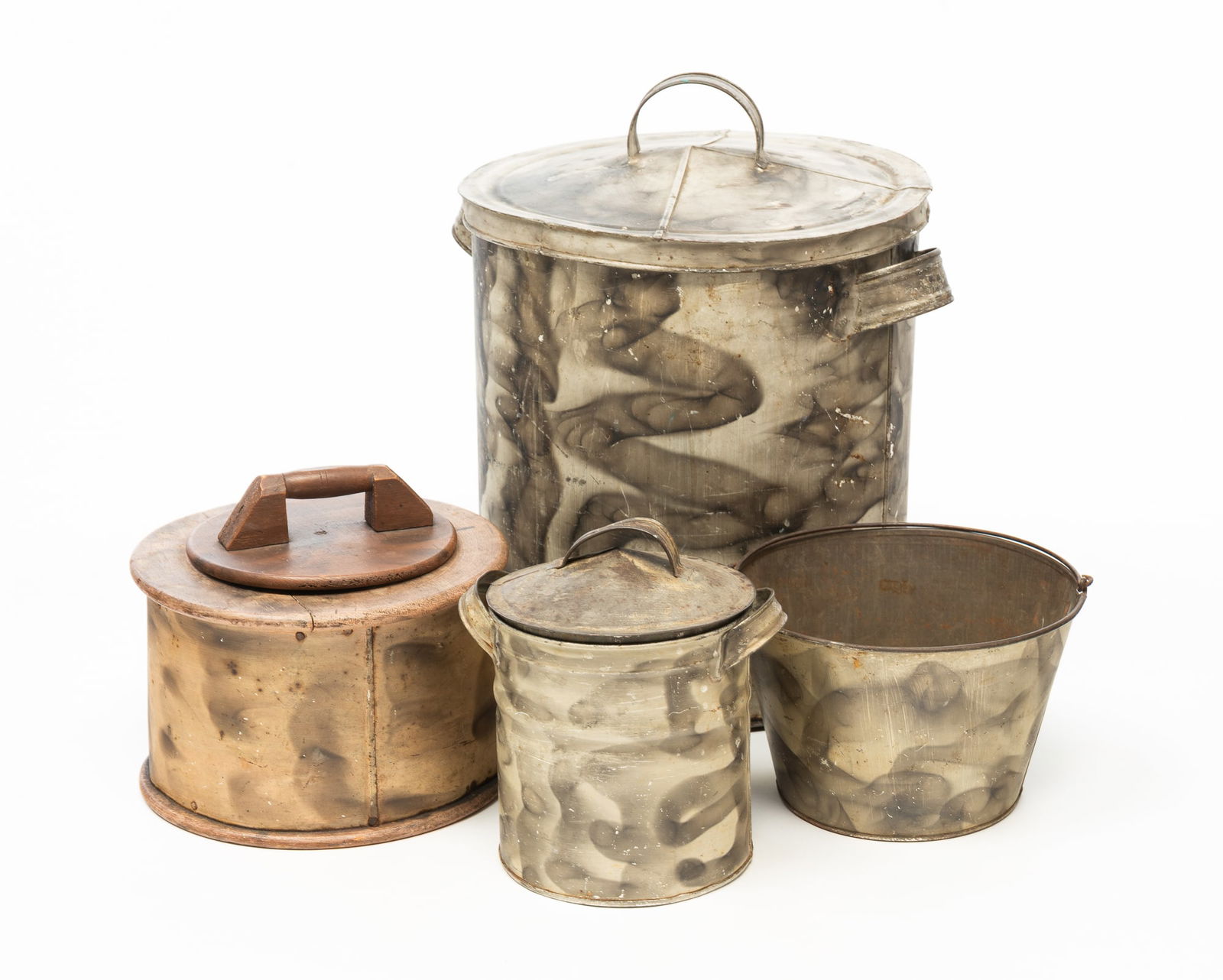 FOUR AMERICAN SMOKE-DECORATED TIN ITEMS. Largest pot, 12"h. 13"d. Cake carrier, 9"h. 10"d. (1 of 5)