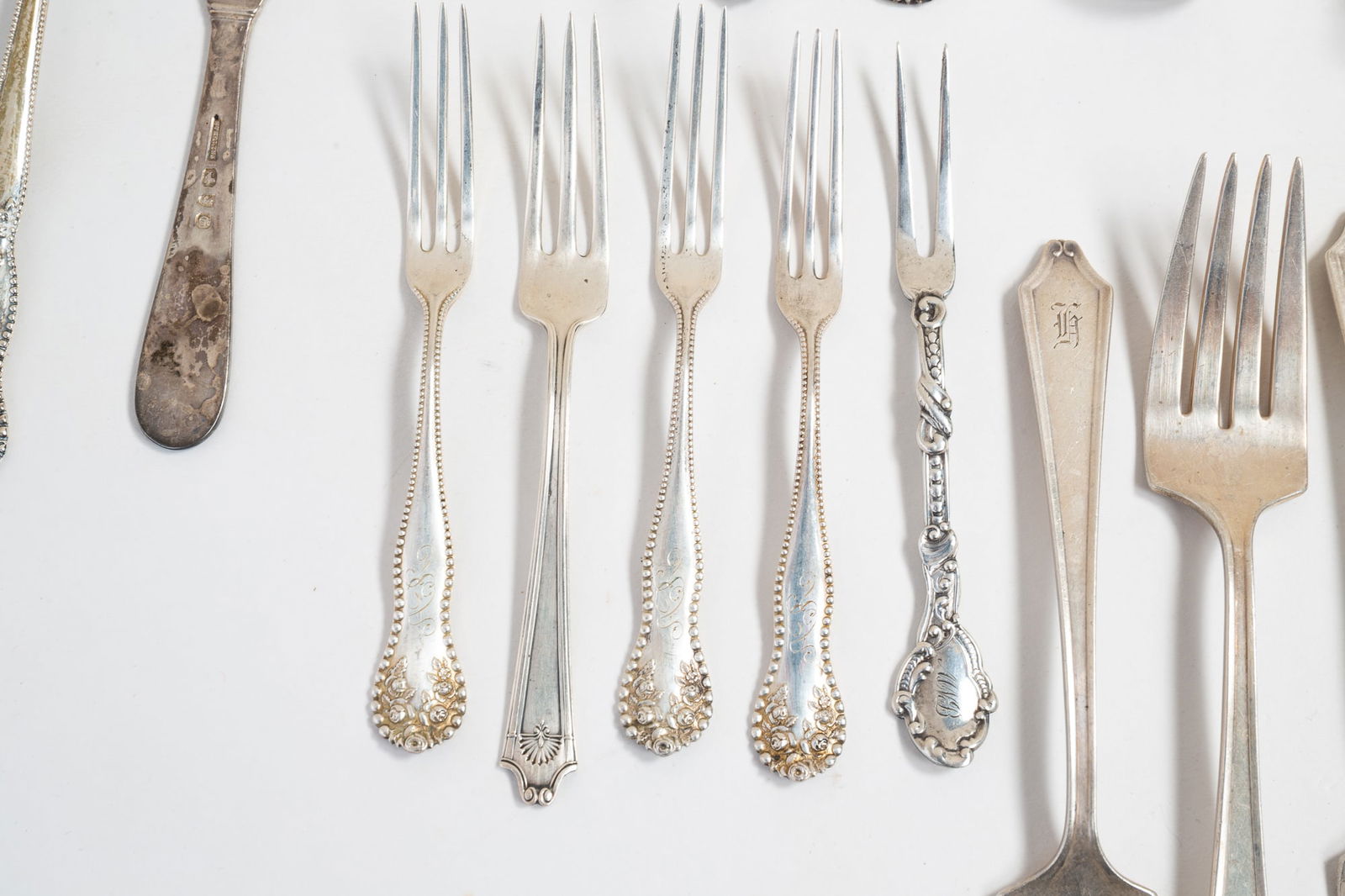 ASSORTED STERLING SILVER FLATWARE. Overall, 9"w. - 4