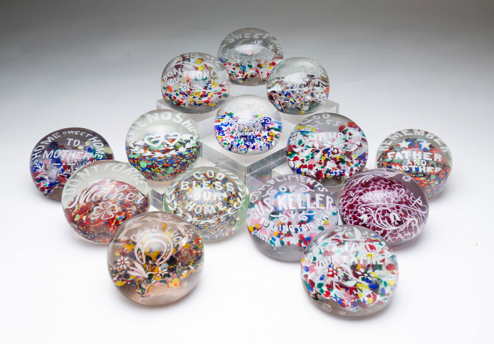 FOURTEEN AMERICAN PAPERWEIGHTS. Largest, 3.5"d. (1 of 7)