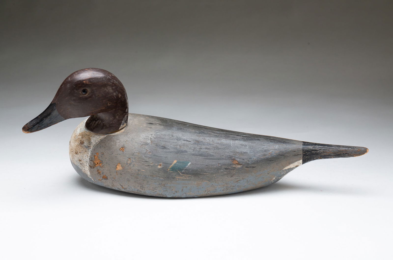 AMERICAN CARVED AND PAINTED WORKING PINTAIL DUCK DECOY. 6.25"h. 16"d. (1 of 5)