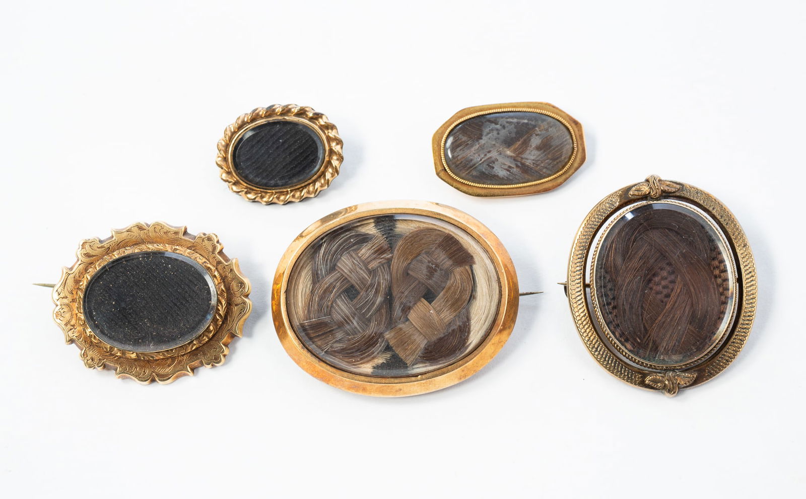 FIVE VICTORIAN WOVEN HAIR-WORK MOURNING JEWELRY BROOCHES. (1 of 2)