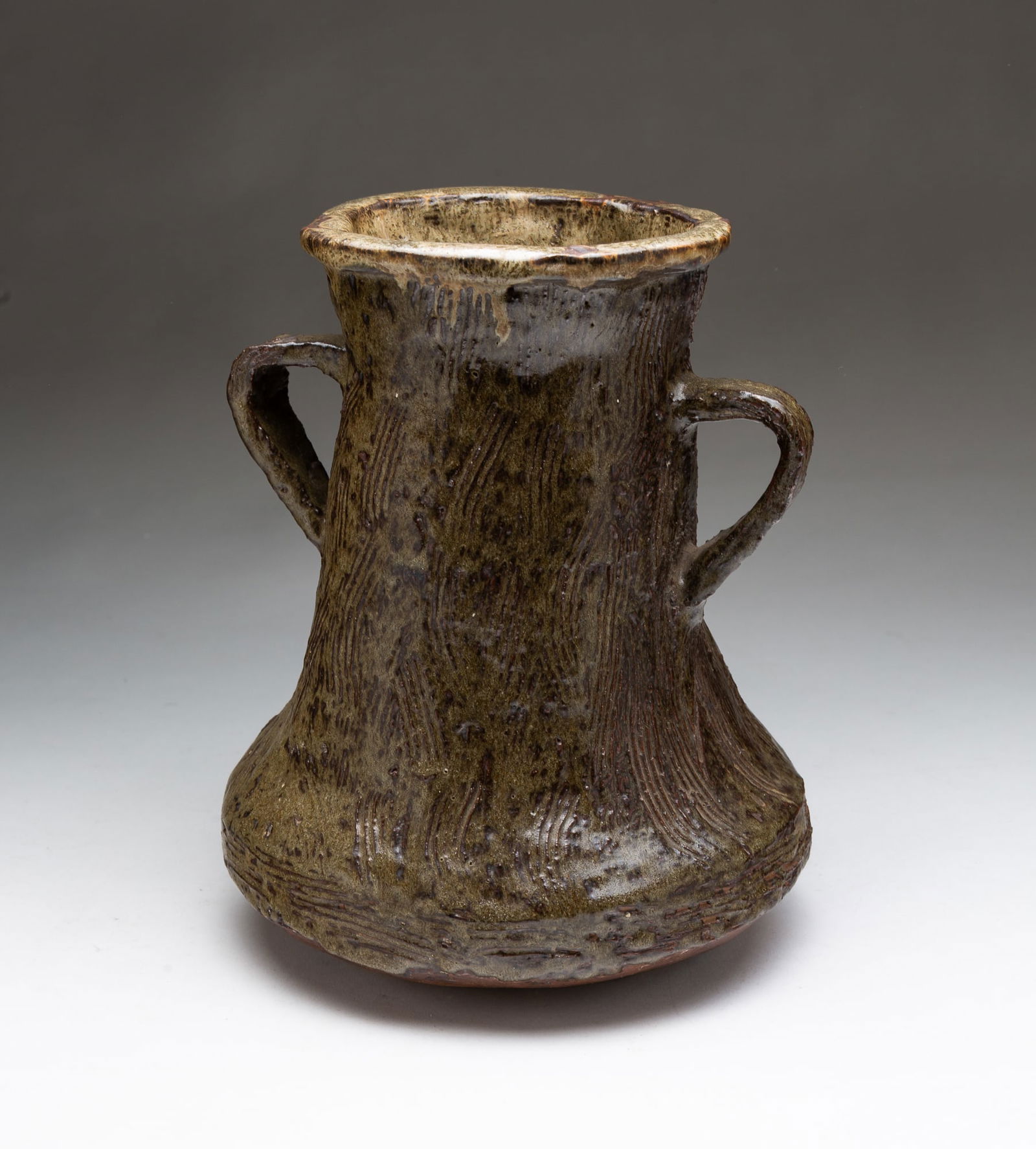 MISSISSIPPI AFRICAN AMERICAN GREEN-GLAZED POTTERY VASE. (1 of 5)