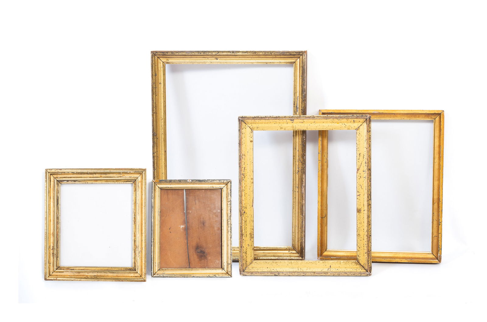 FIVE GILTWOOD PICTURE FRAMES. The largest frame, overall, 19.25"h. 17.5"w. The smallest frame, (1 of 7)