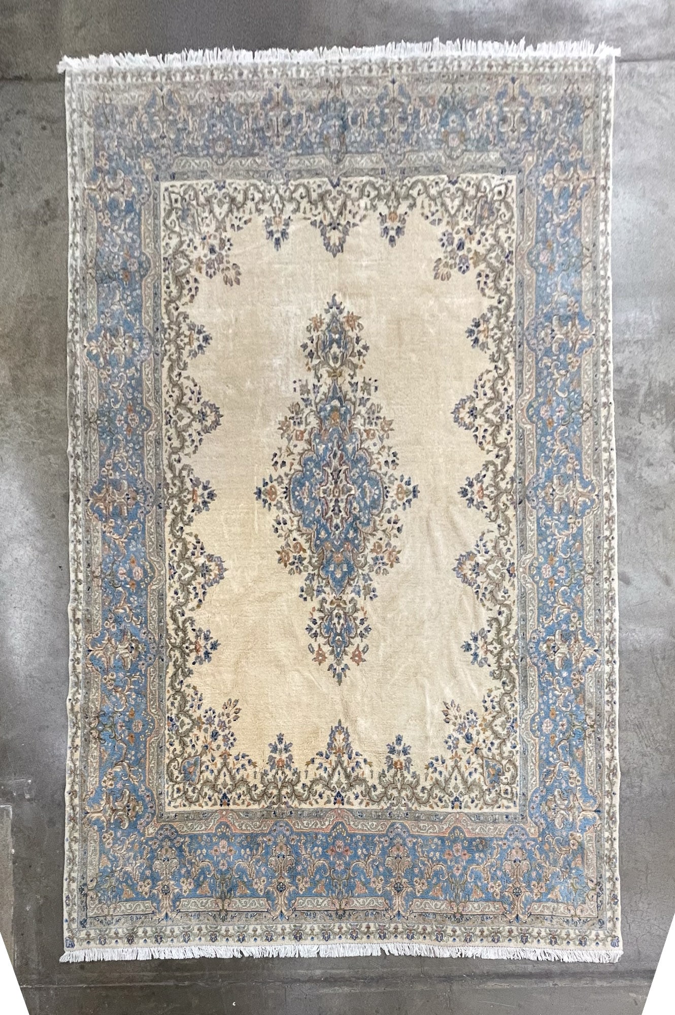 PERSIAN KERMAN WOOL ROOM-SIZE RUG. 117"w. 166"l. (1 of 5)