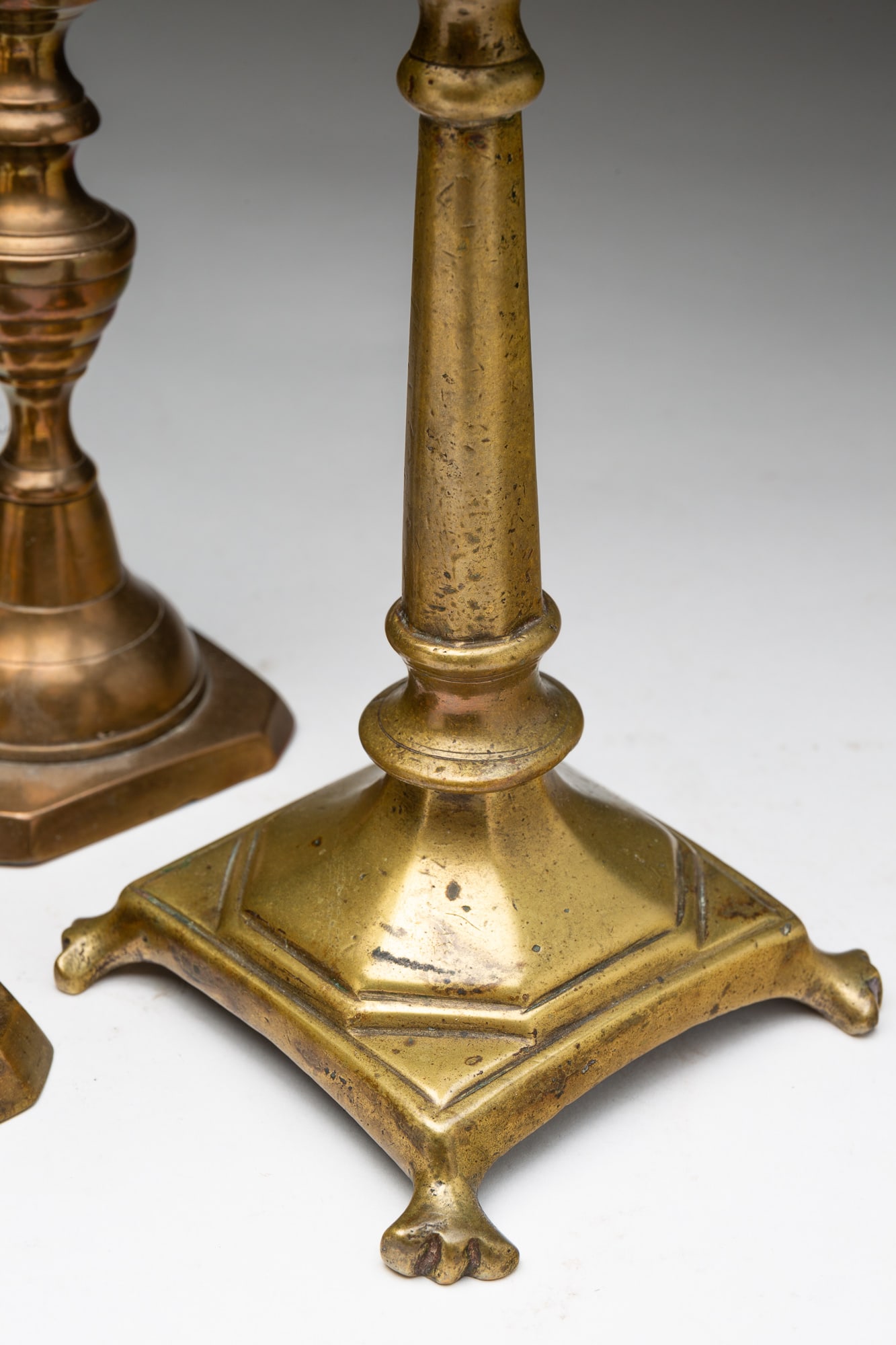 SIX BRASS CANDLESTICKS. - 5