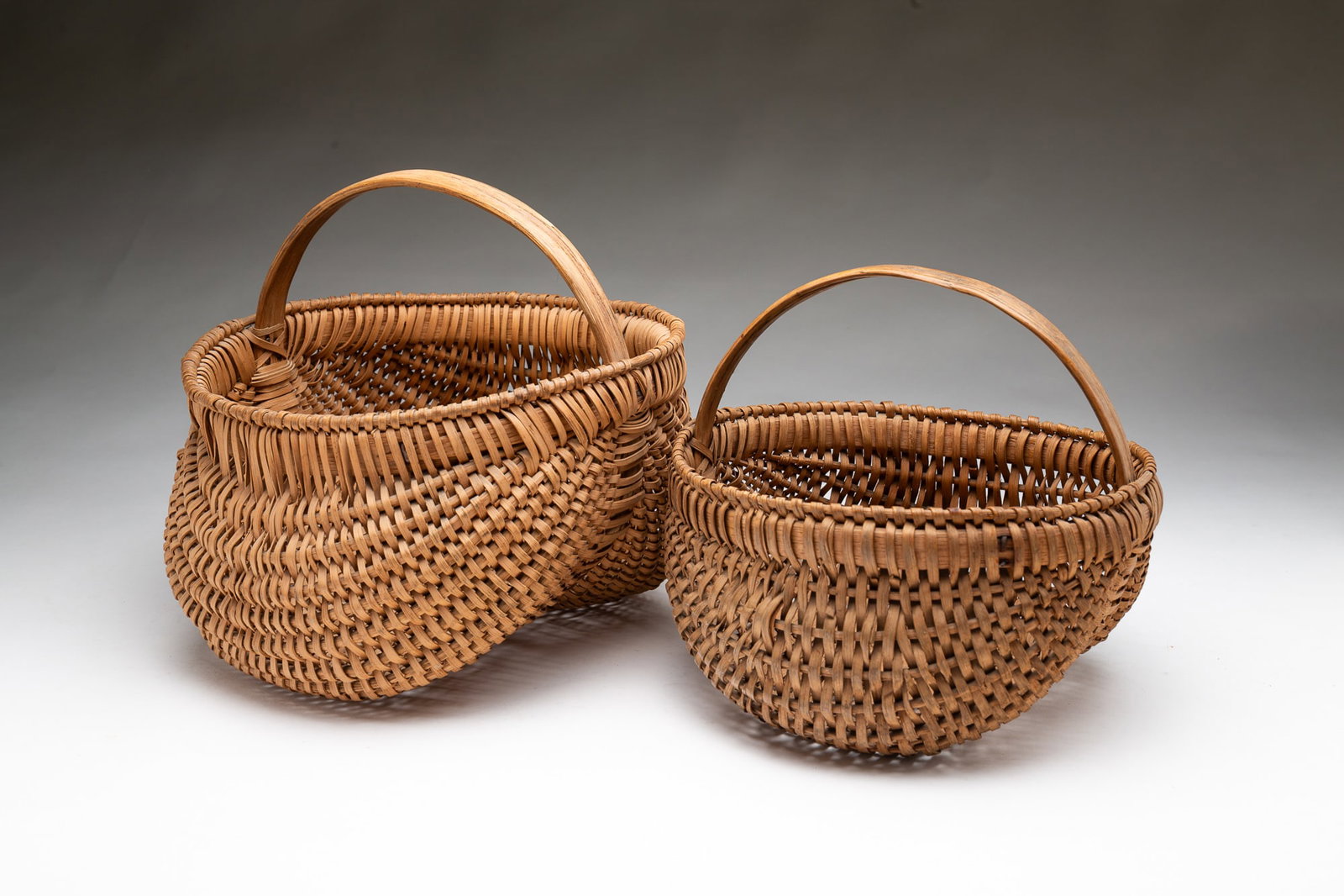 TWO AMERICAN SPLINT-WOVEN BUTTOCKS BASKETS. (1 of 4)