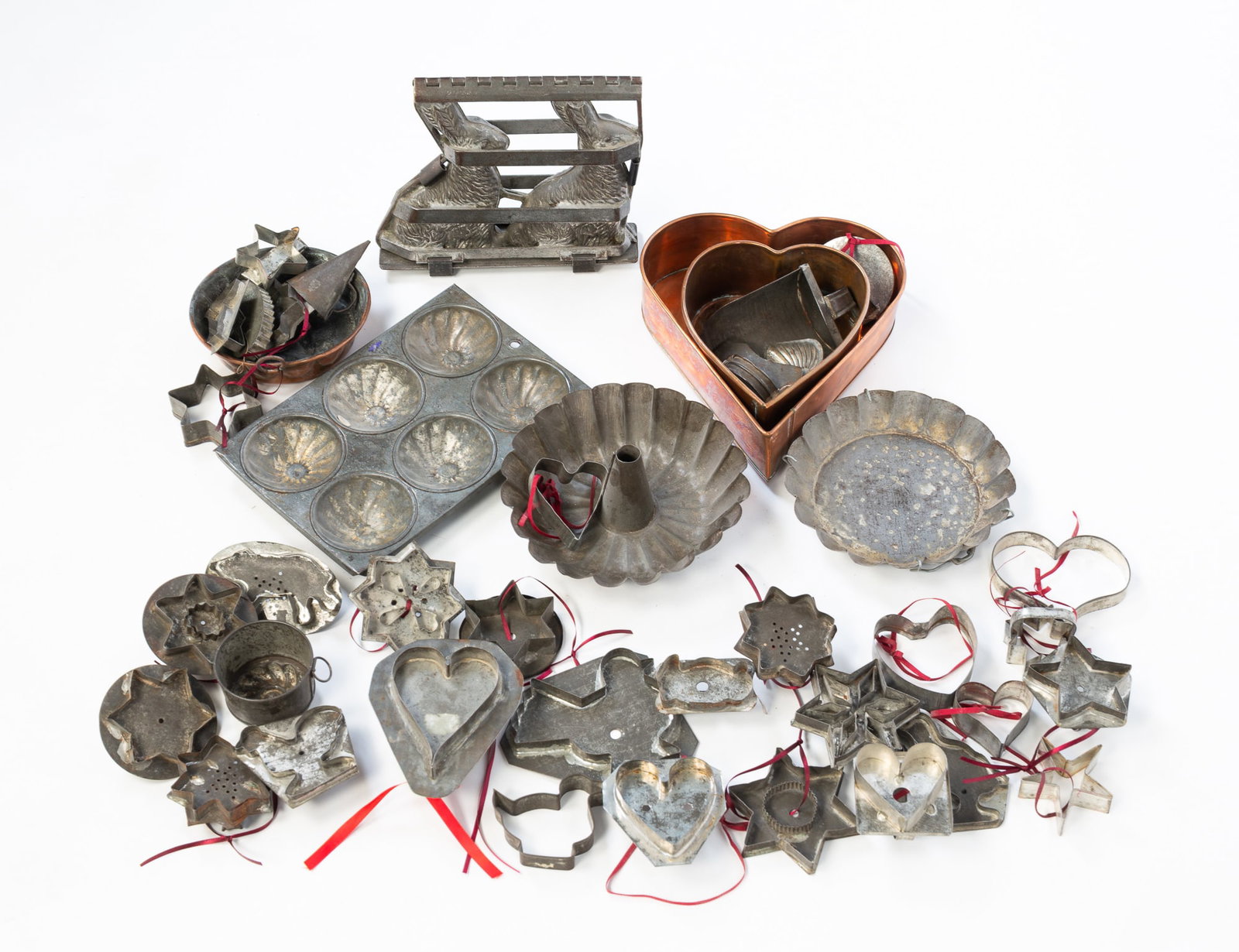 COLLECTION OF AMERICAN METALWARE. (1 of 4)