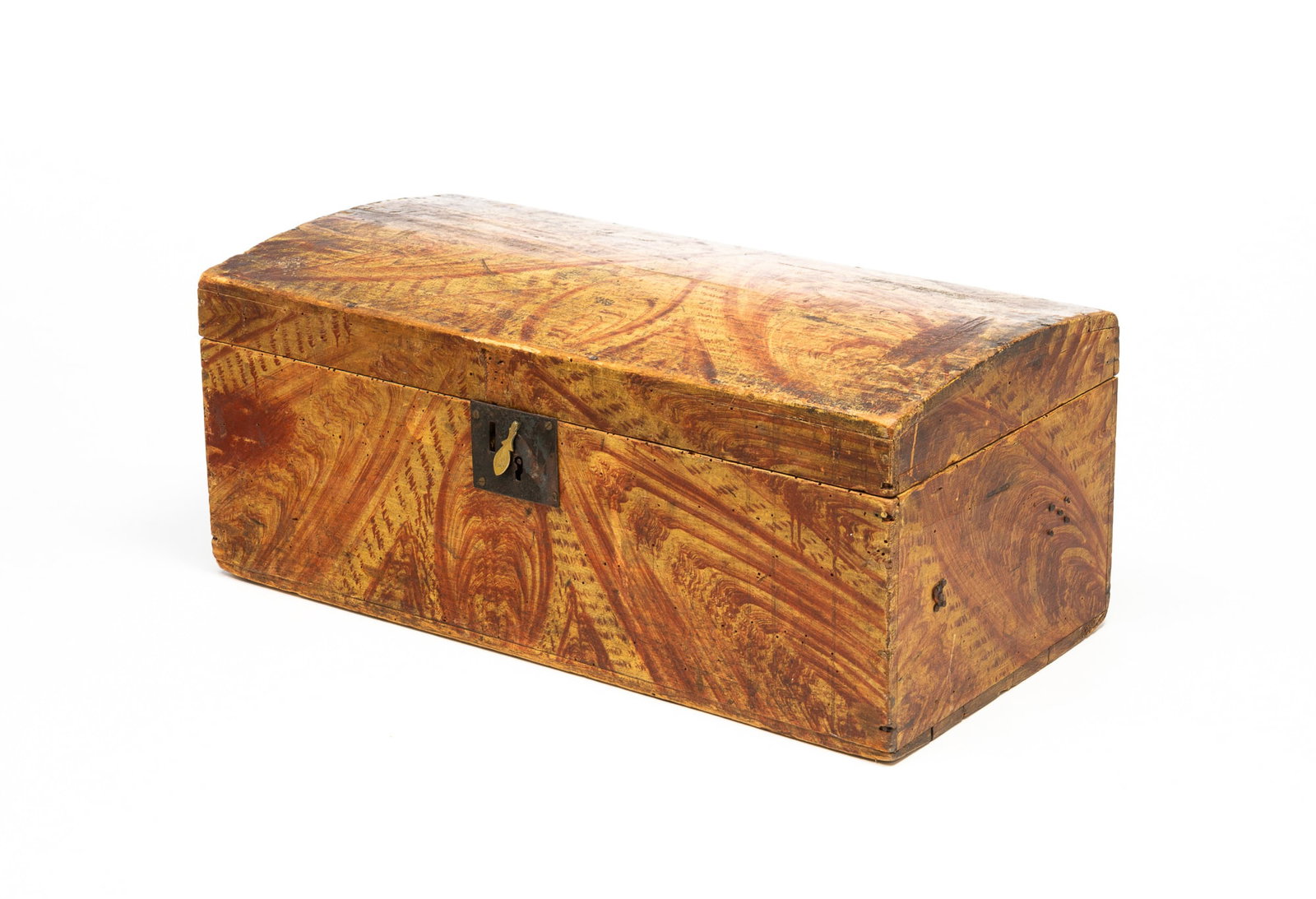 NEW ENGLAND GRAIN-PANTED PINE DOME TOP TRUNK. (1 of 7)