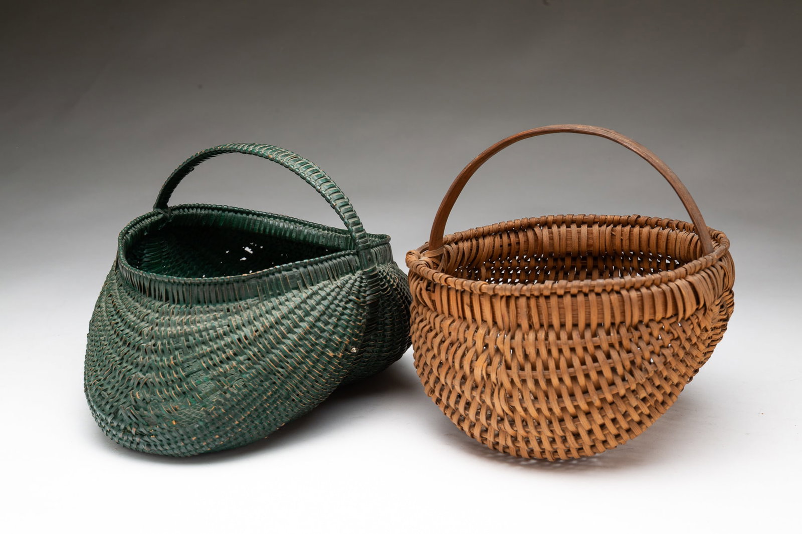 TWO AMERICAN BUTTOCKS BASKETS, INCL. GREEN-PAINTED EXAMPLE. (1 of 3)