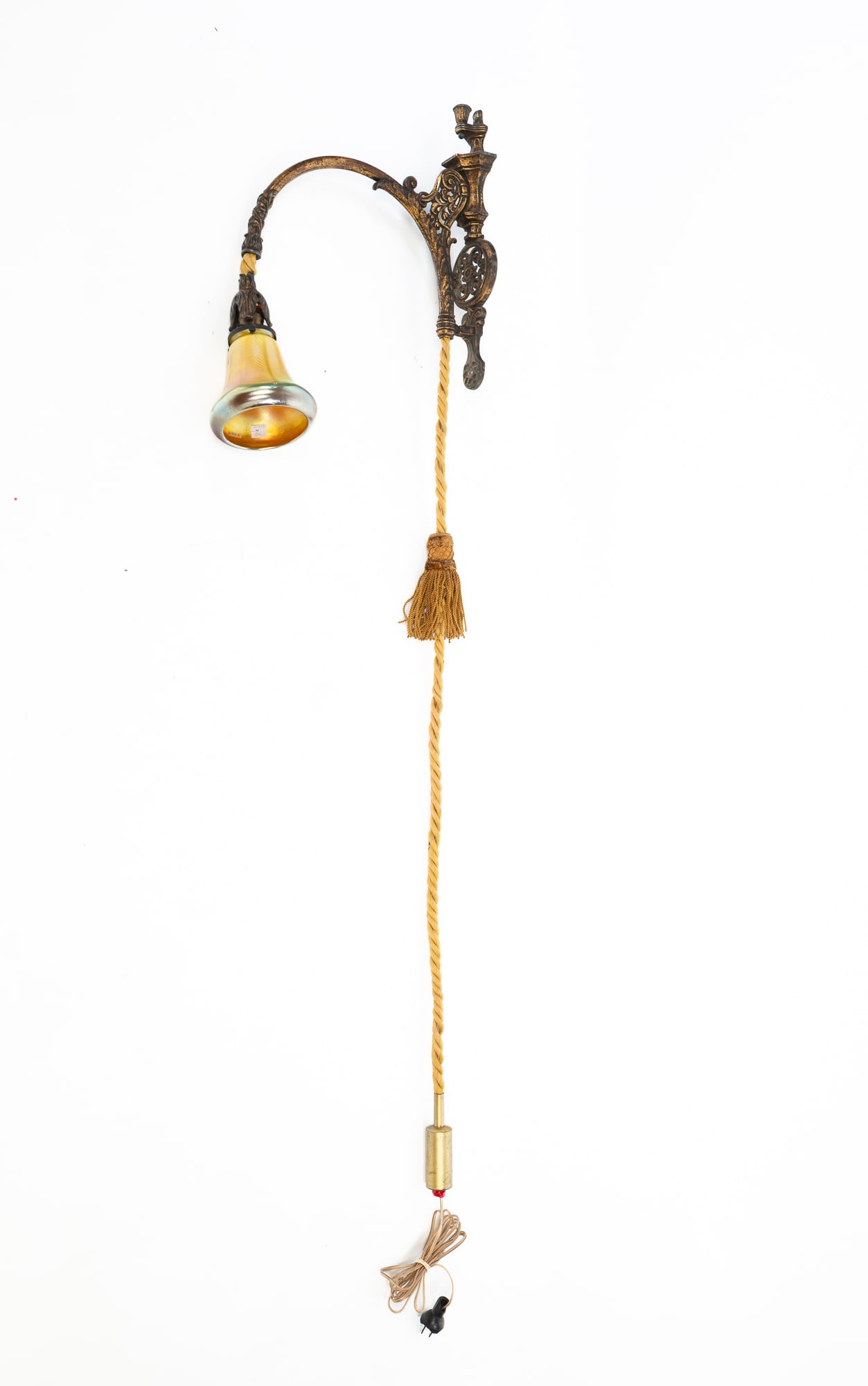 AMERICAN BRACKET LAMP WITH ART GLASS SHADE. (1 of 5)