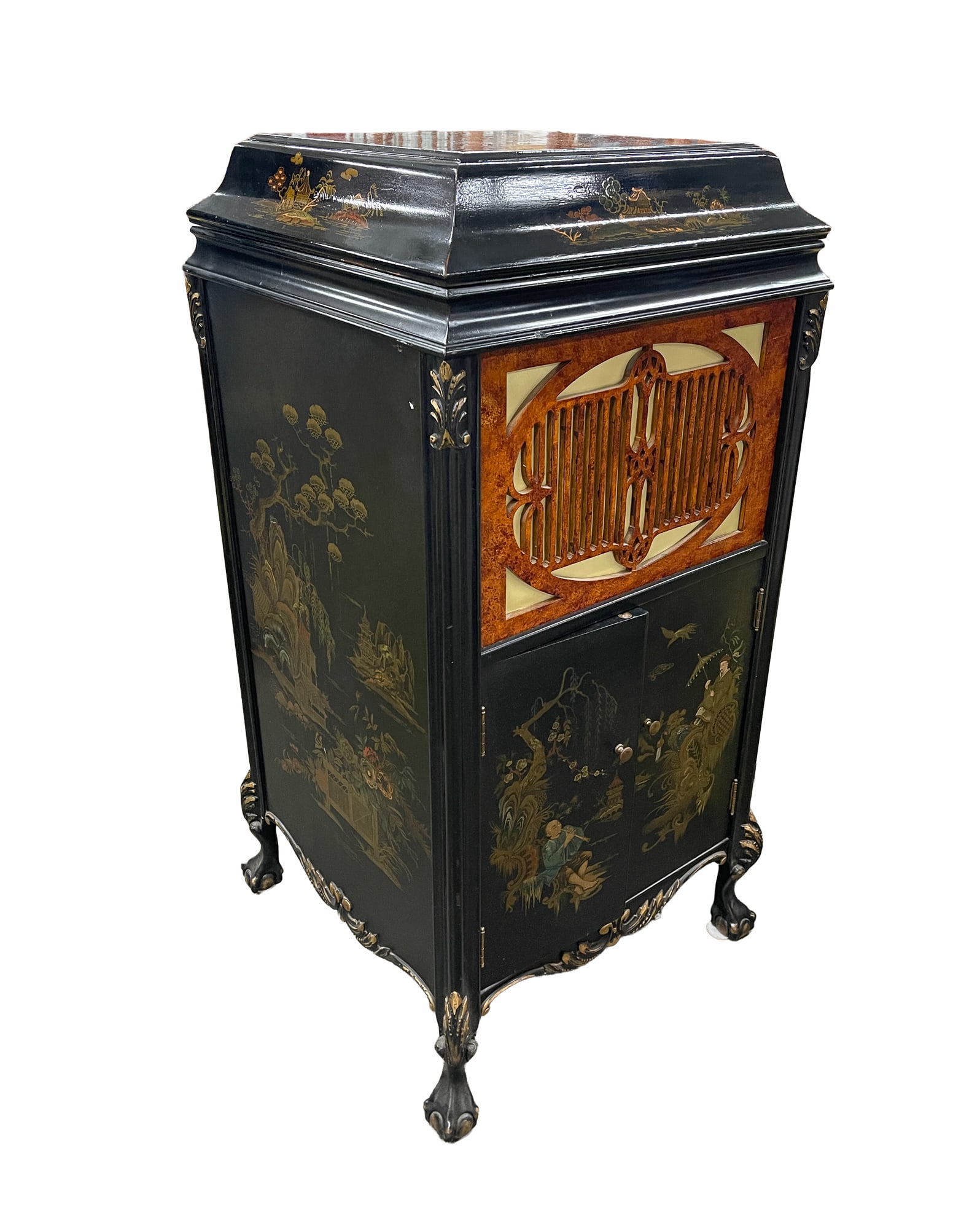 BRUNSWICK "MODEL 127" CHINOISERIE-DECORATED TALKING MACHINE PHONOGRAPH. (1 of 13)