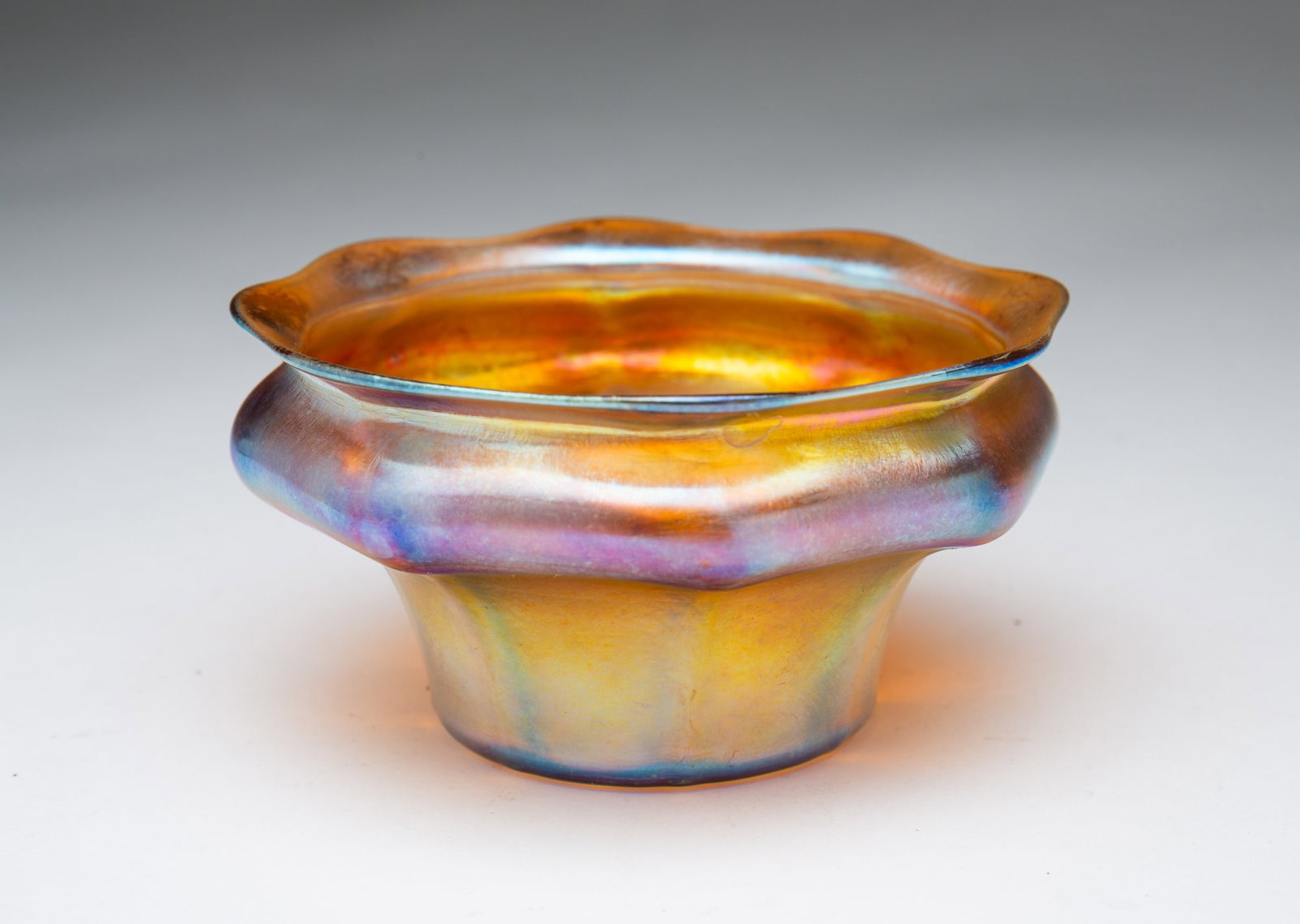 TIFFANY FAVRILE GLASS FINGER BOWL. (1 of 4)