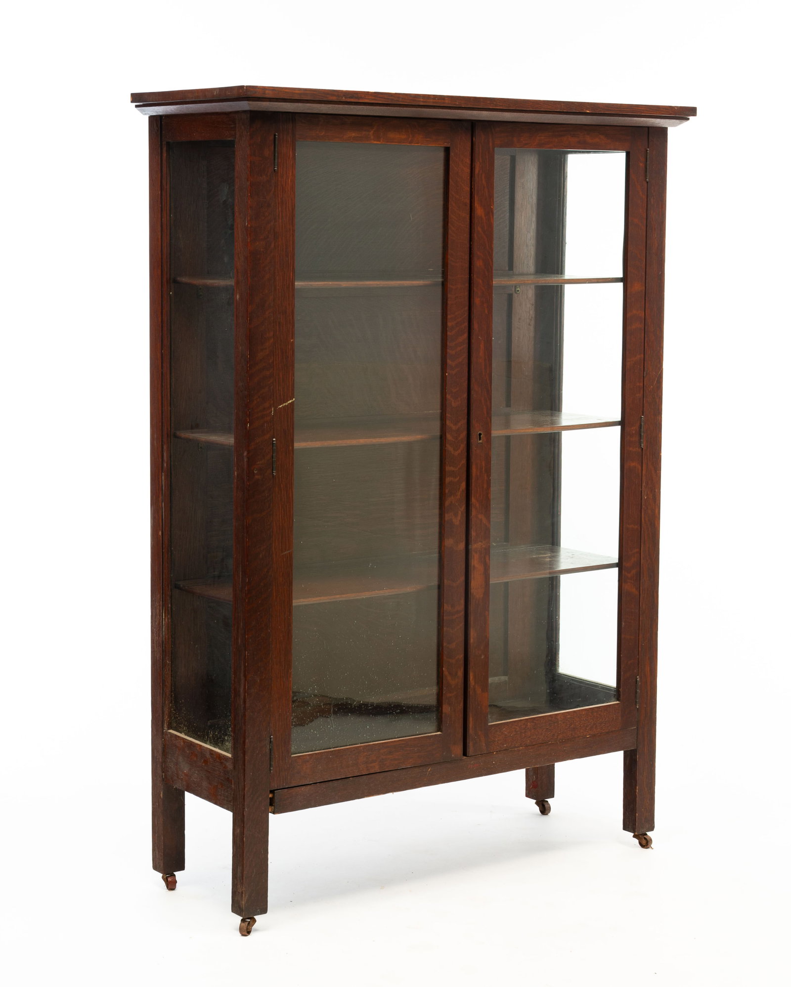 AMERICAN ARTS AND CRAFTS QUARTERSAWN OAK DISPLAY CABINET. (1 of 5)