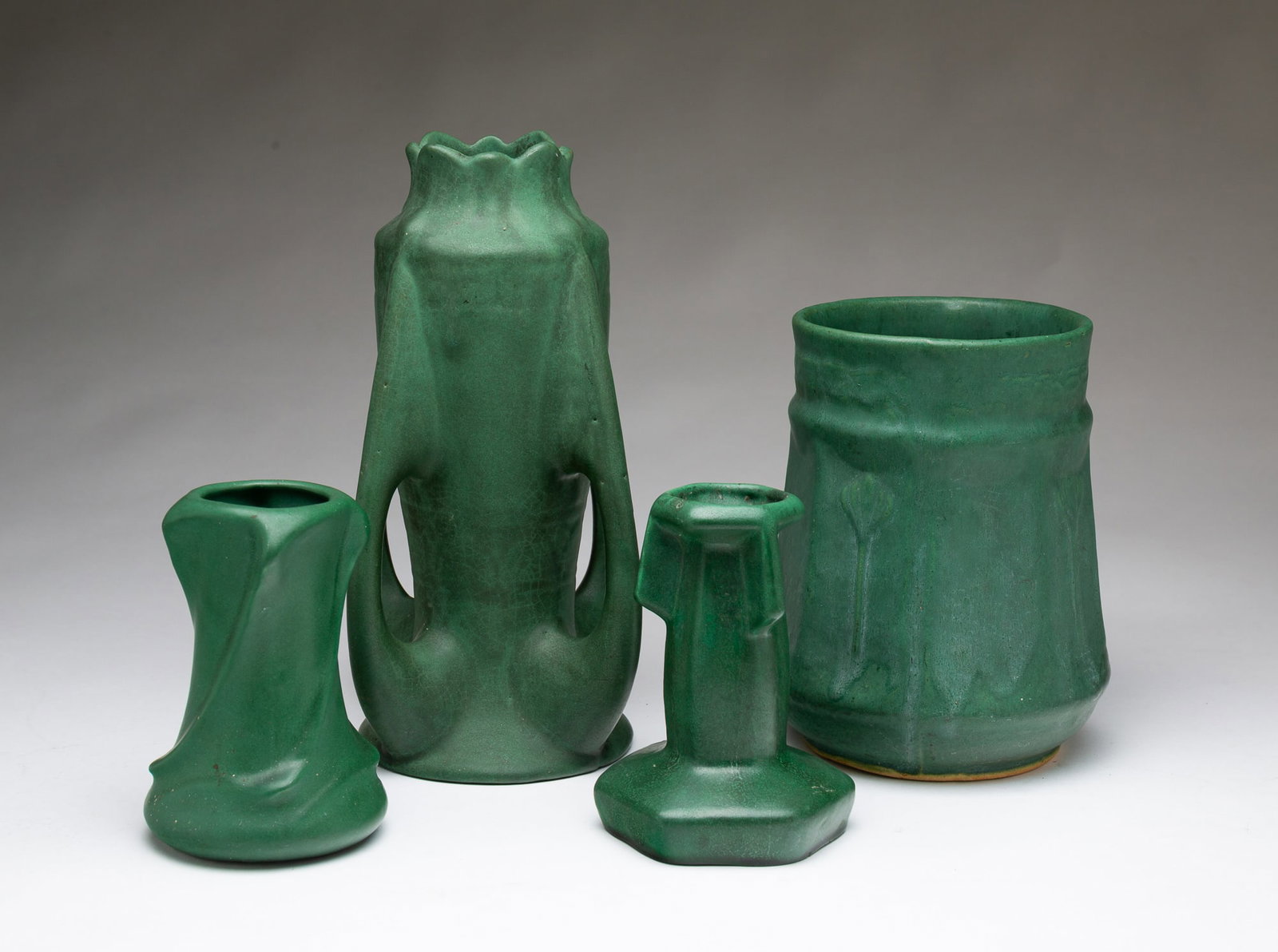 FOUR ARTS AND CRAFTS GREEN-GLAZED POTTERY ITEMS. (1 of 4)