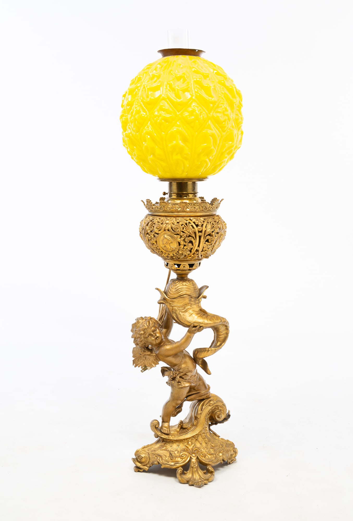 VICTORIAN BANQUET LAMP WITH CASED GLASS BALL SHADE. (1 of 6)