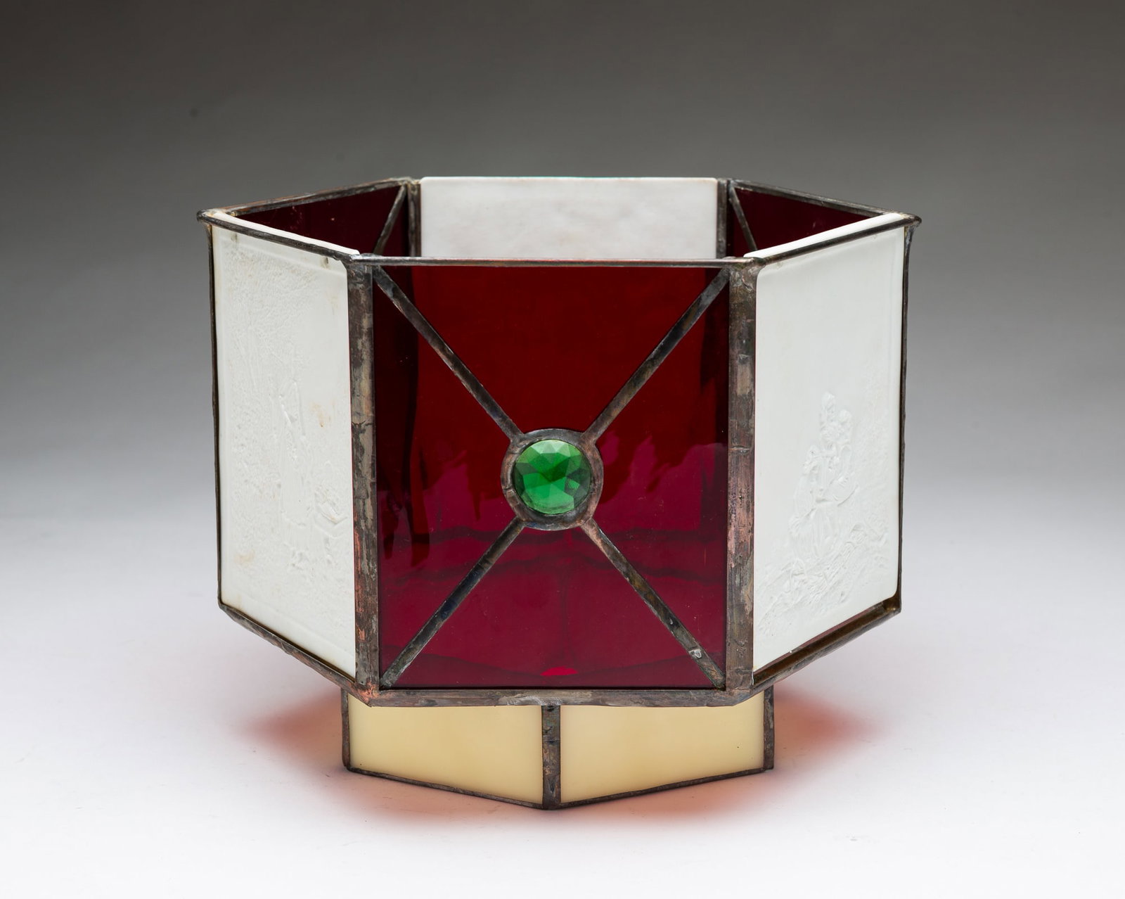 EUROPEAN LITHOPHANE LAMP SHADE. (1 of 4)