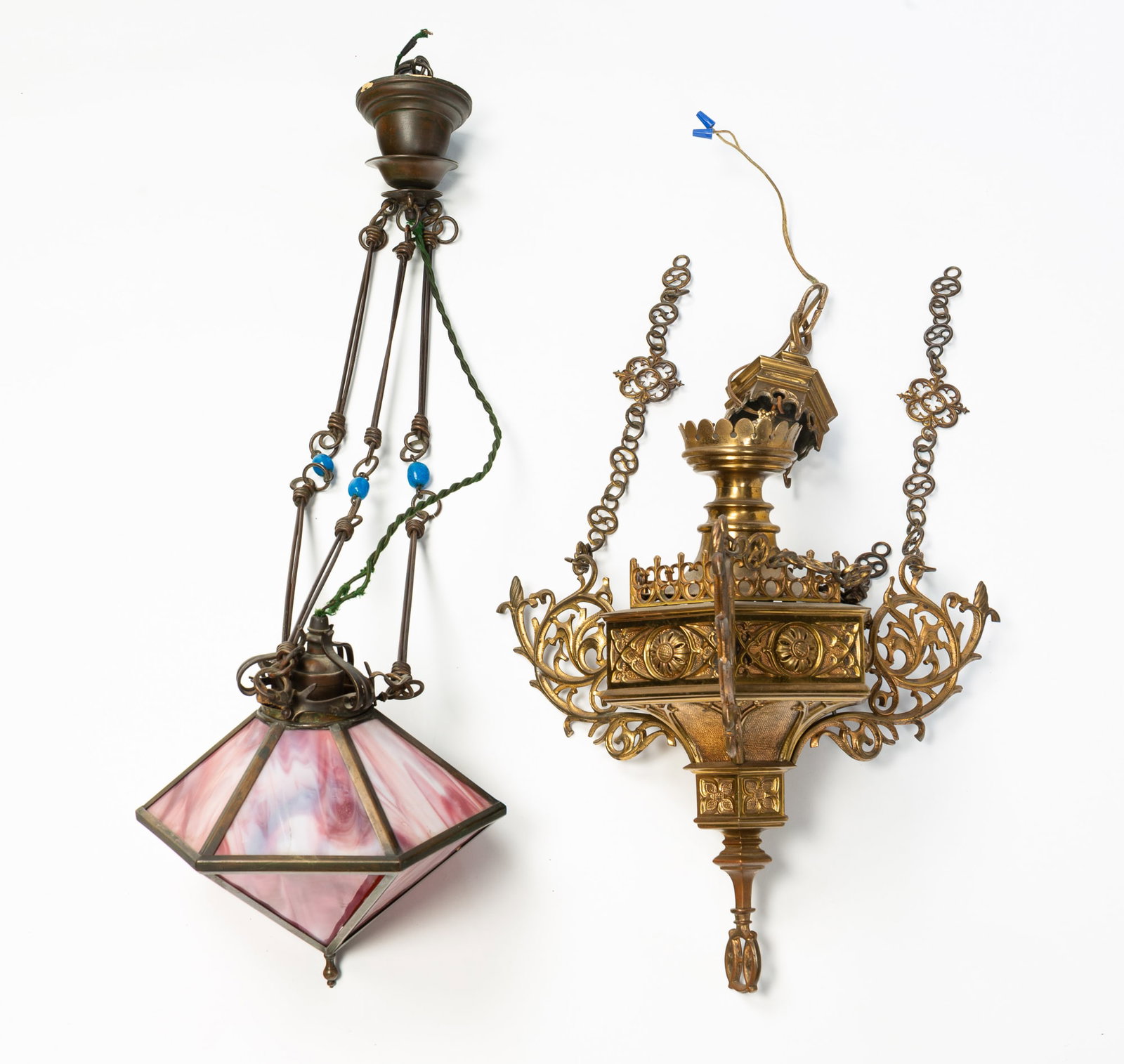 TWO AMERICAN HANGING HALL LIGHTS. (1 of 6)