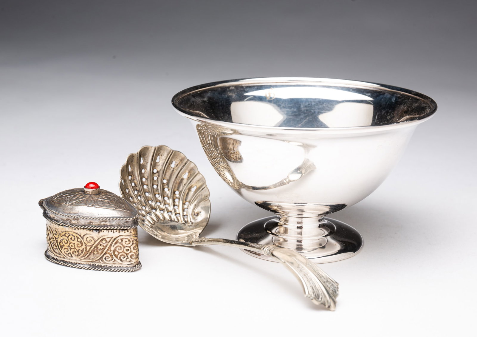 ENGLISH FOOTED SILVER PLATE BOWL WITH A CASTER LADLE AND A TRINKET BOX. (1 of 5)