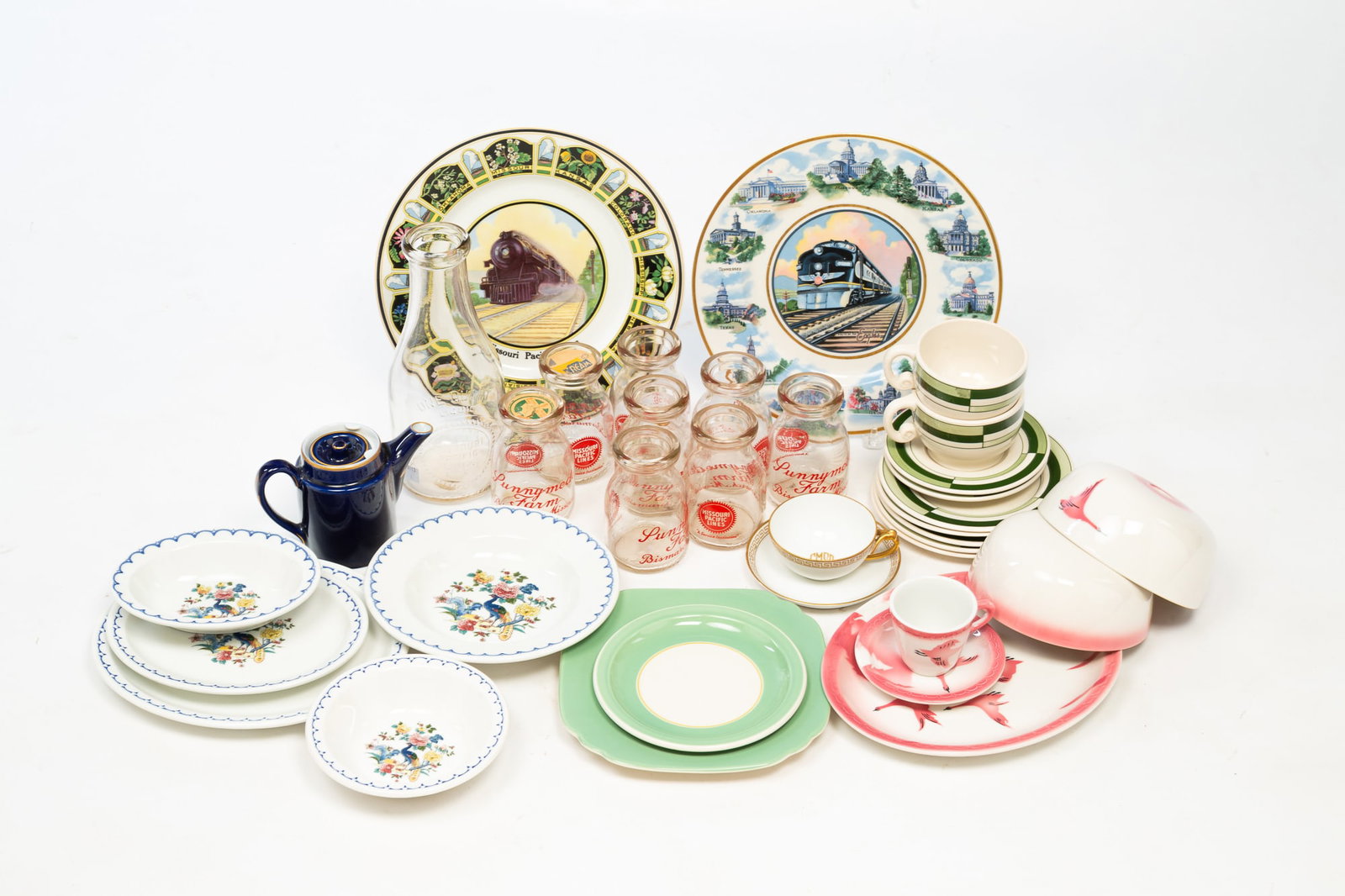 COLLECTION OF RAILROAD DINING CAR ITEMS. (1 of 7)