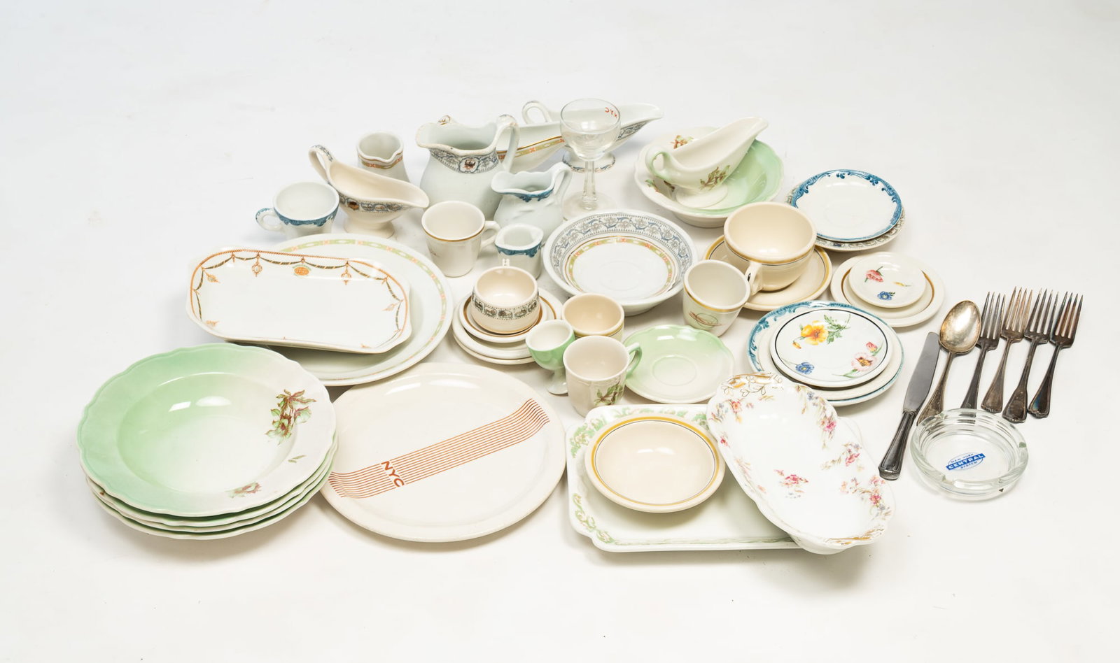 COLLECTION RAILROAD DINING CAR ITEMS. (1 of 12)