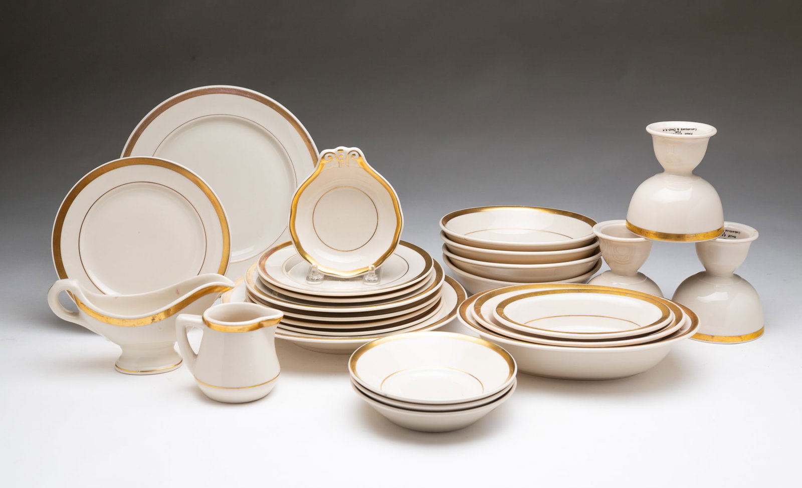 COLLECTION OF CHESAPEAKE AND OHIO RAILROAD GOLD BAND CHINA. (1 of 6)