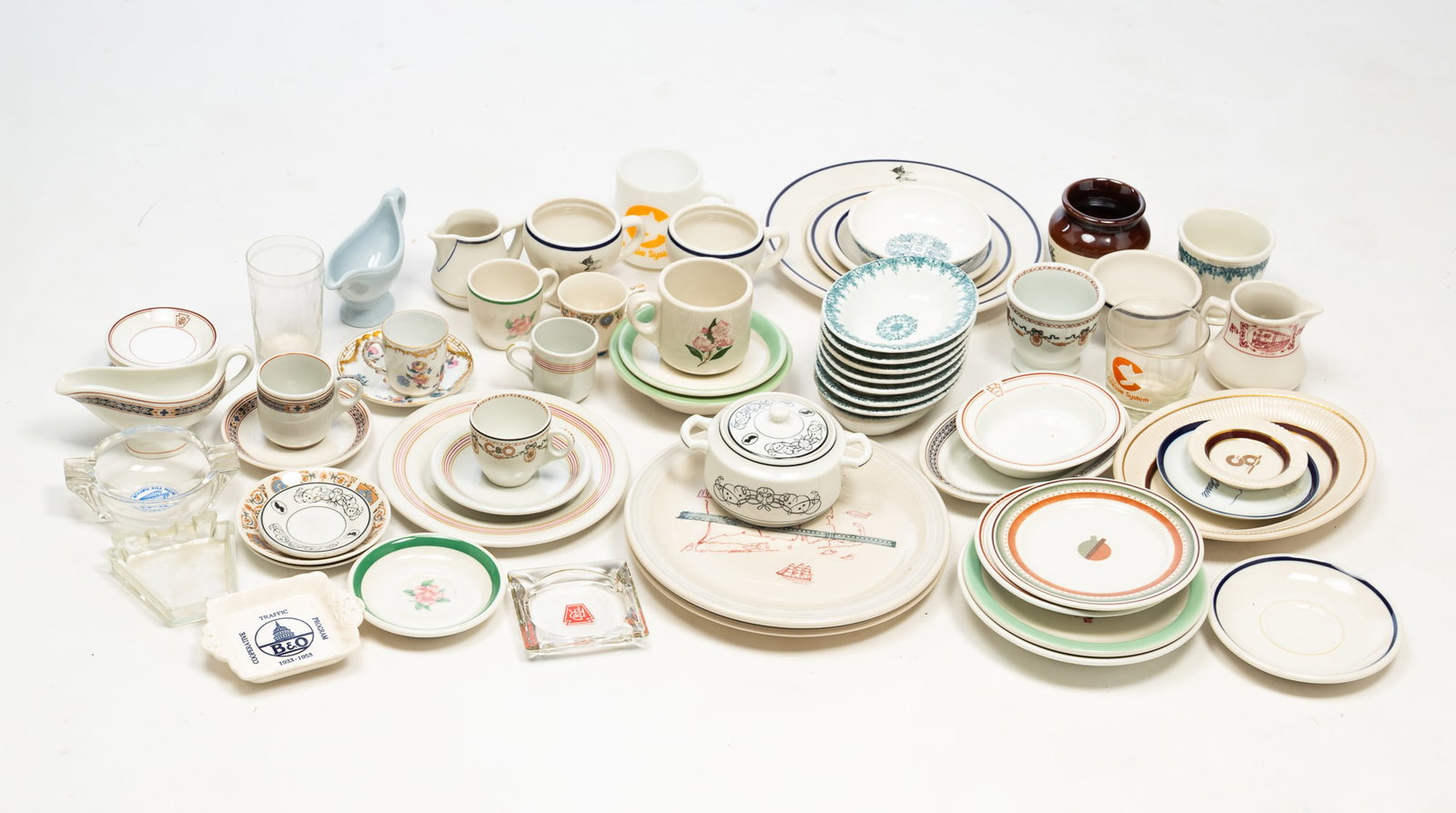 COLLECTION OF RAILROAD DINING CAR ITEMS. (1 of 14)