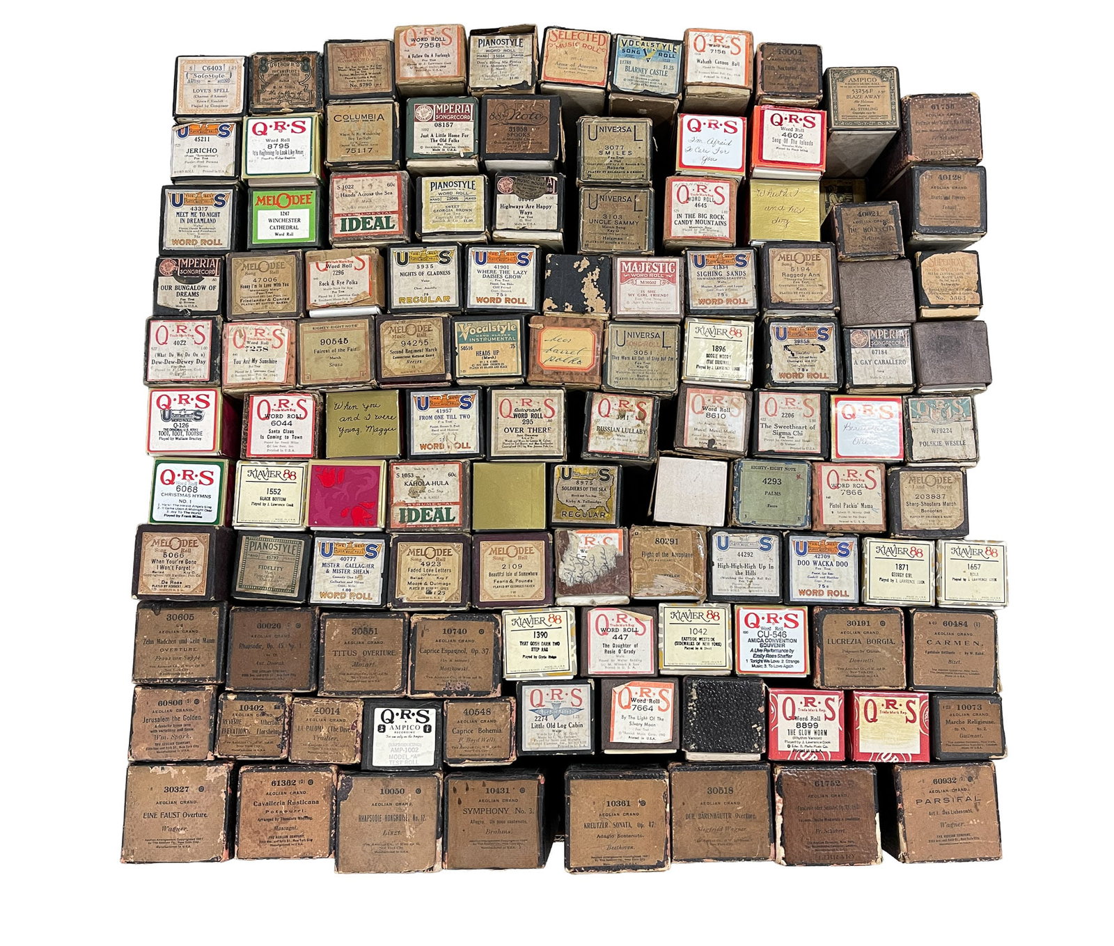LARGE COLLECTION OF REPRODUCING PIANO ROLLS. (1 of 4)