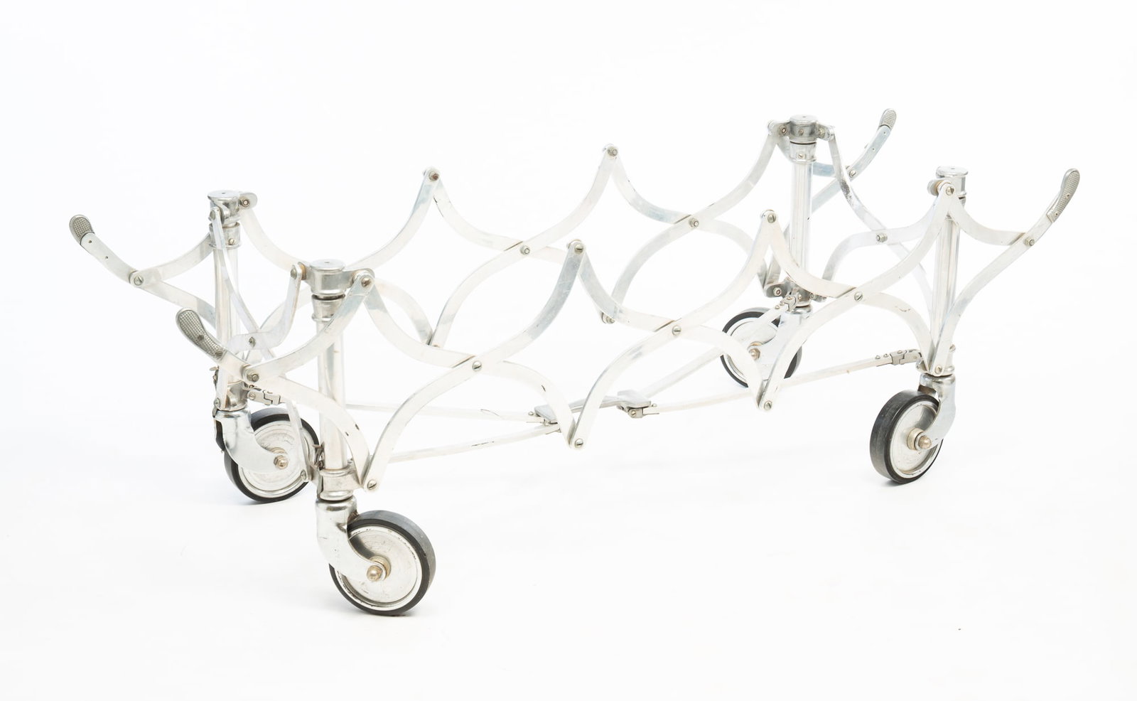 EXPANDABLE ALUMINUM CASKET TROLLEY. (1 of 5)