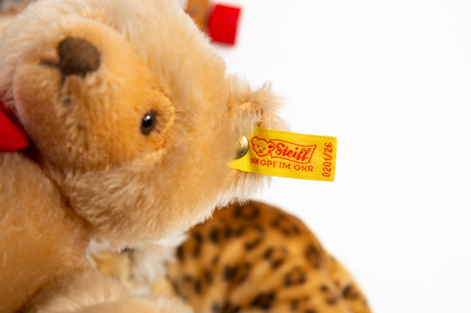 ASSORTED STEIFF STUFFED ANIMALS. - 8