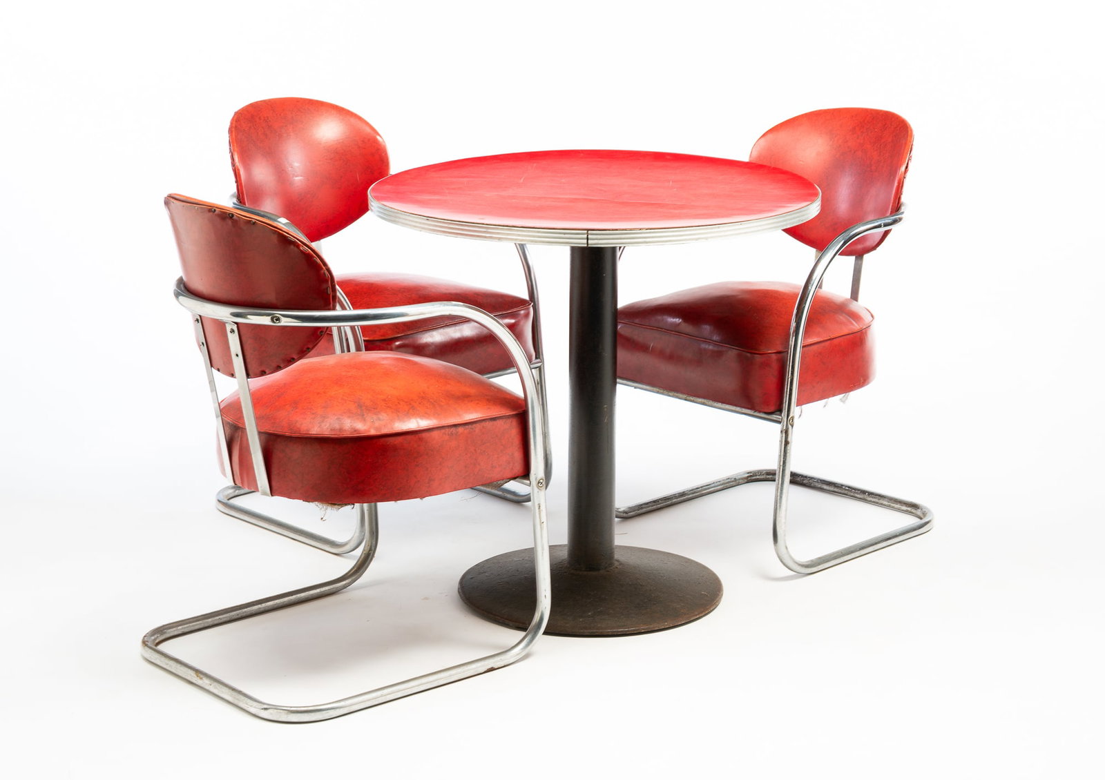 THREE STREAMLINE MODERNE ARMCHAIRS ATTRIBUTED TO K.E.M. WEBER AND A TABLE. (1 of 4)