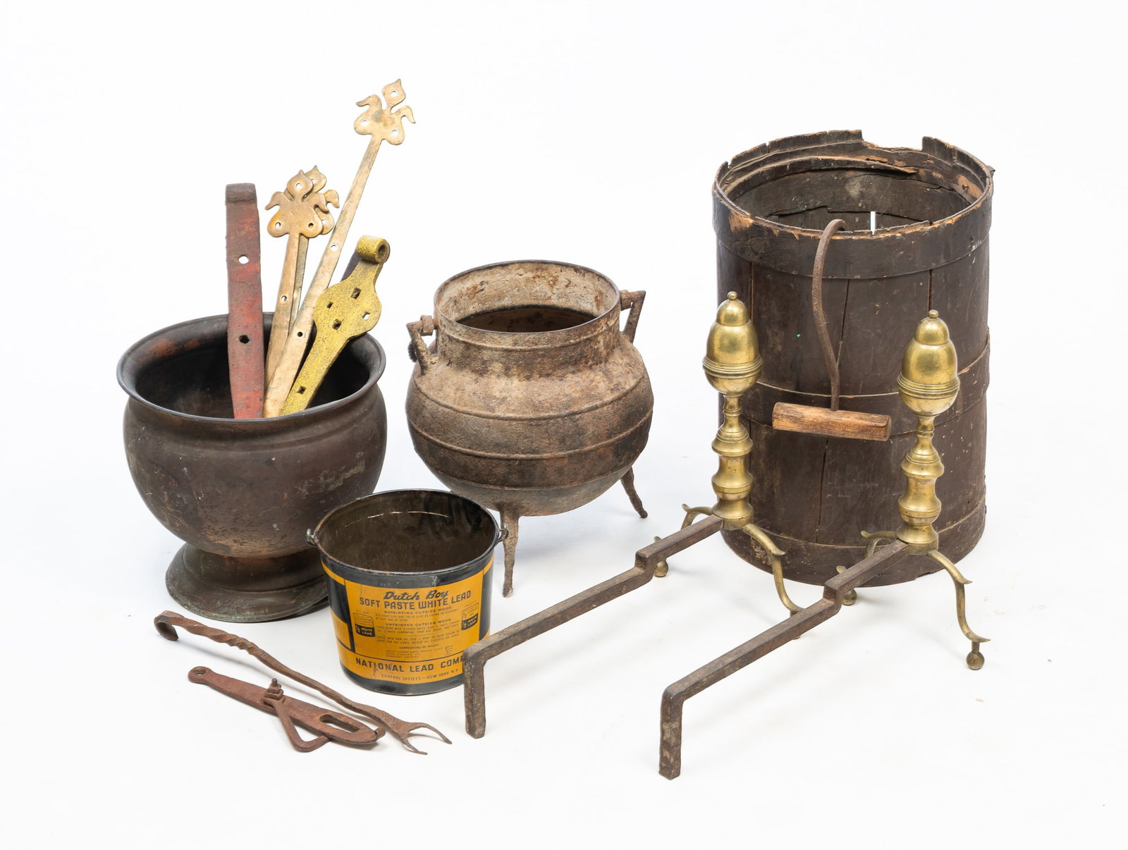 ECLECTIC GROUP OF HOUSEHOLD ITEMS, INCL. PAIR OF BRASS ANDIRONS. (1 of 6)