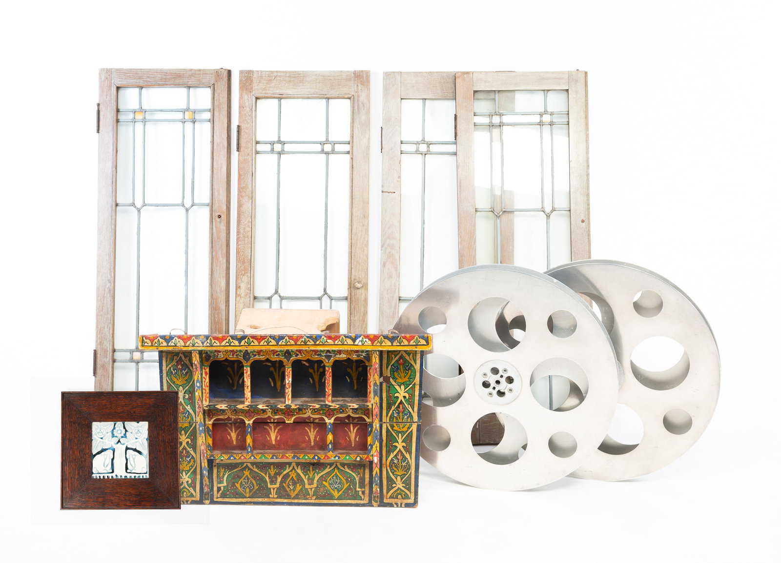 GROUP OF DECORATIVE ITEMS, INCL. FOUR LEADED GLASS DOOR PANELS. (1 of 11)