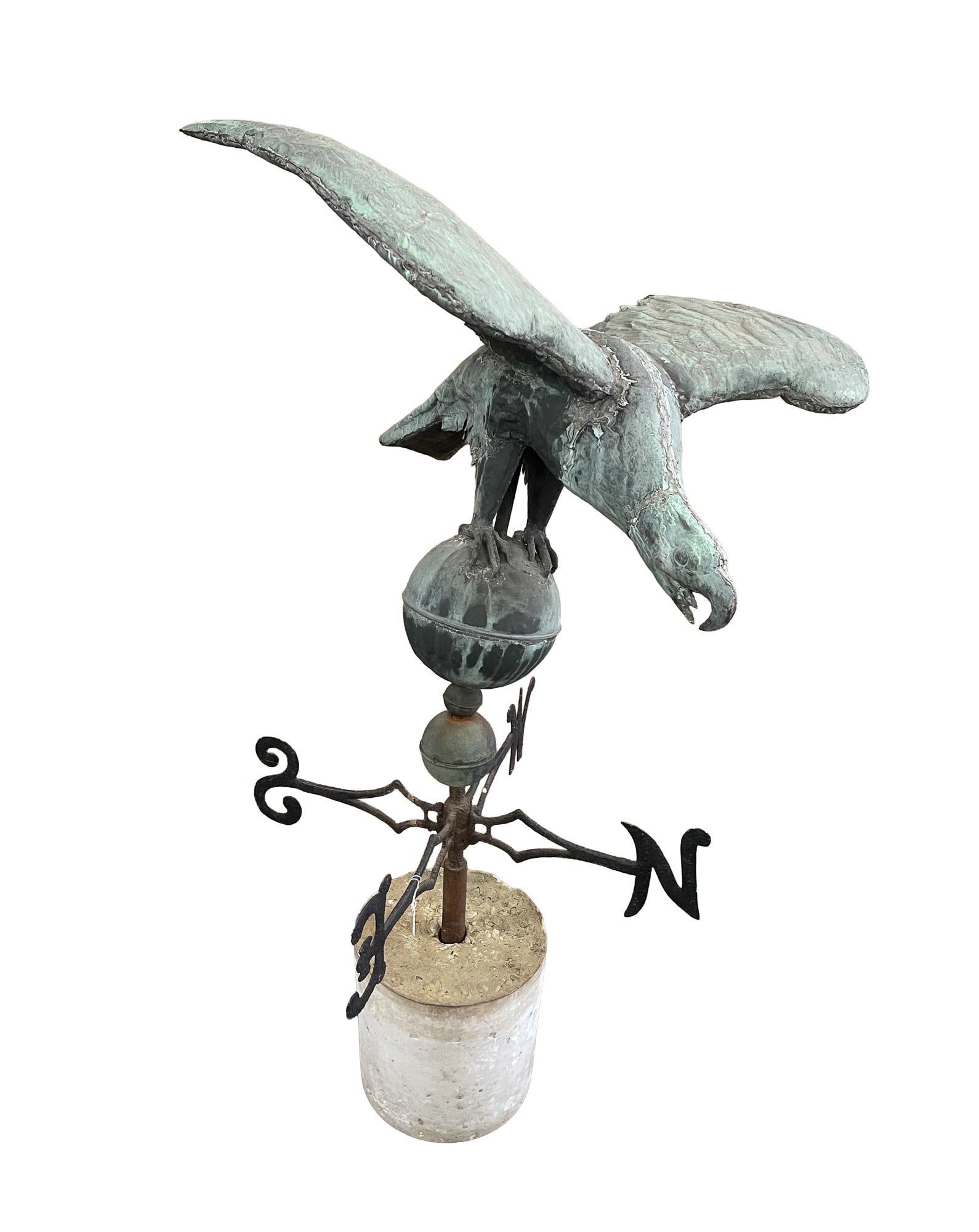 AMERICAN MOLDED ZINC FULL-BODIED EAGLE WEATHERVANE. (1 of 5)