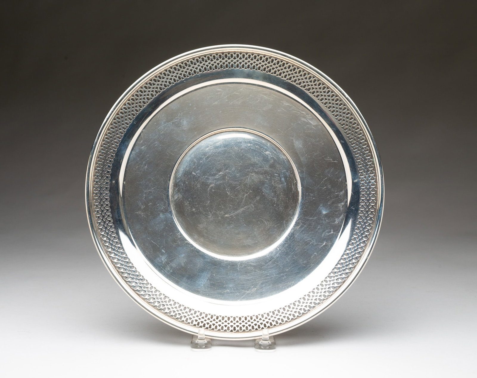 TIFFANY & CO. STERLING SILVER RETICULATED TRAY. (1 of 4)