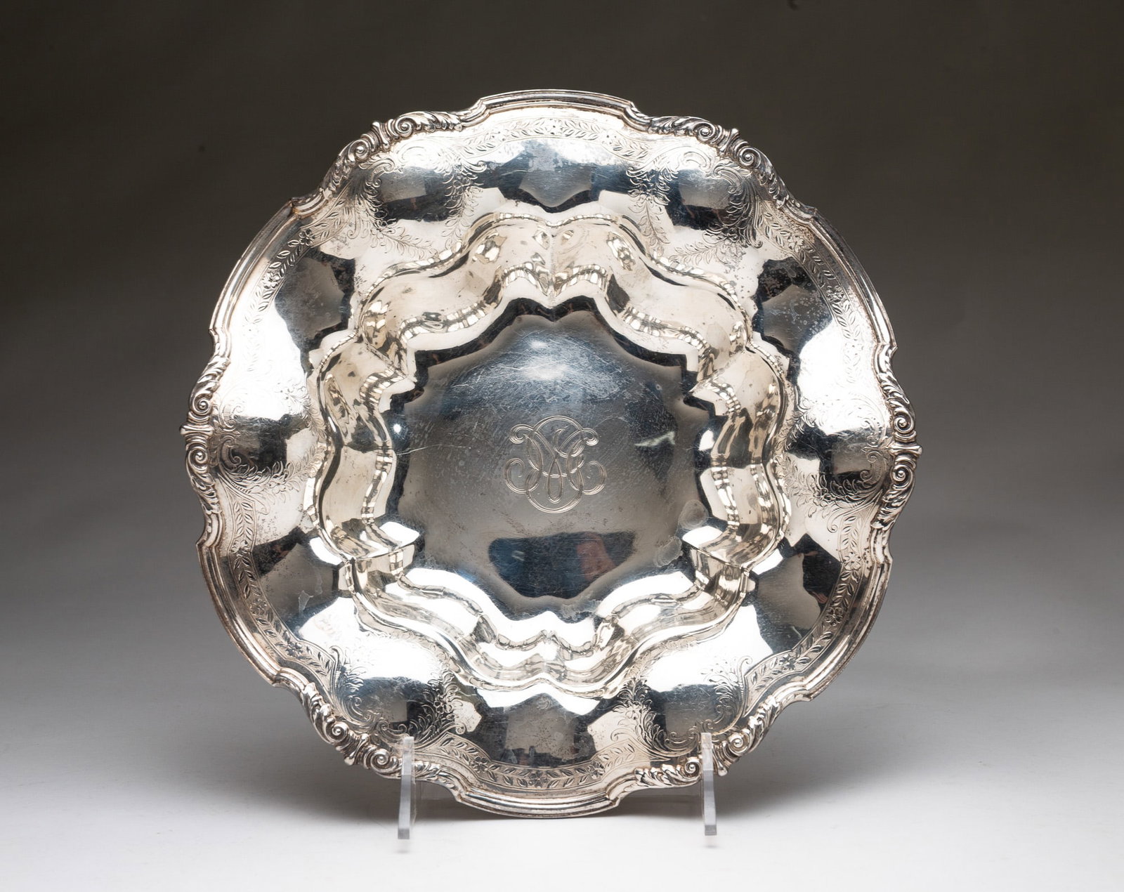 AMERICAN STERLING SILVER SCALLOPED EDGE BOWL. (1 of 6)