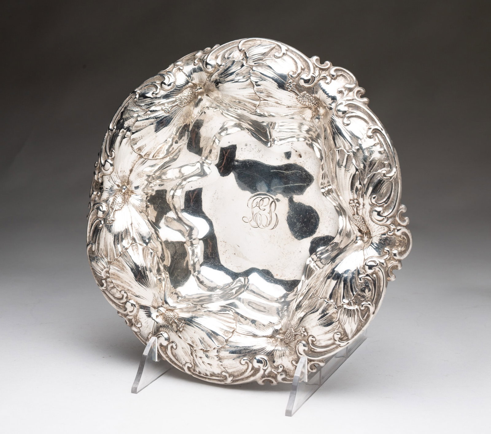 WHITING STERLING SILVER FLORAL HOLLOWWARE BOWL. (1 of 5)