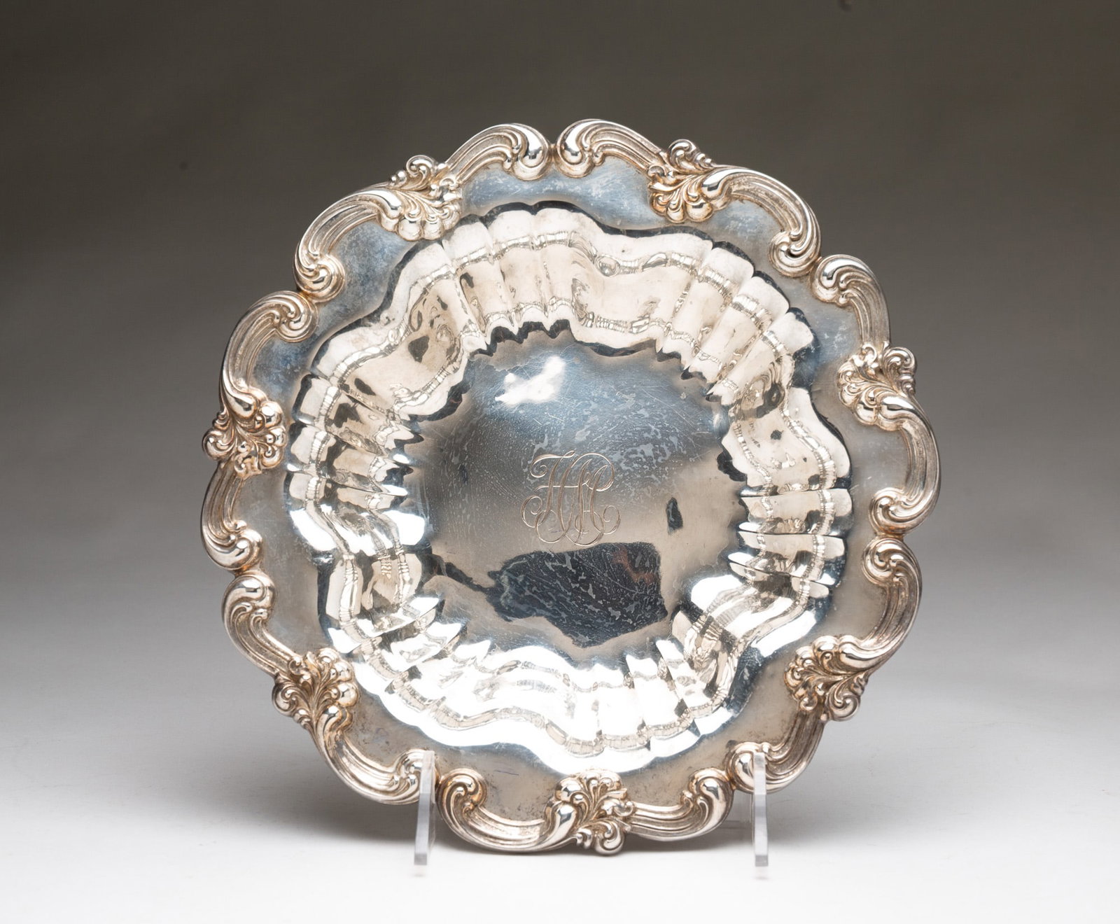 STERLING SILVER SCALLOPED EDGE BOWL. (1 of 7)