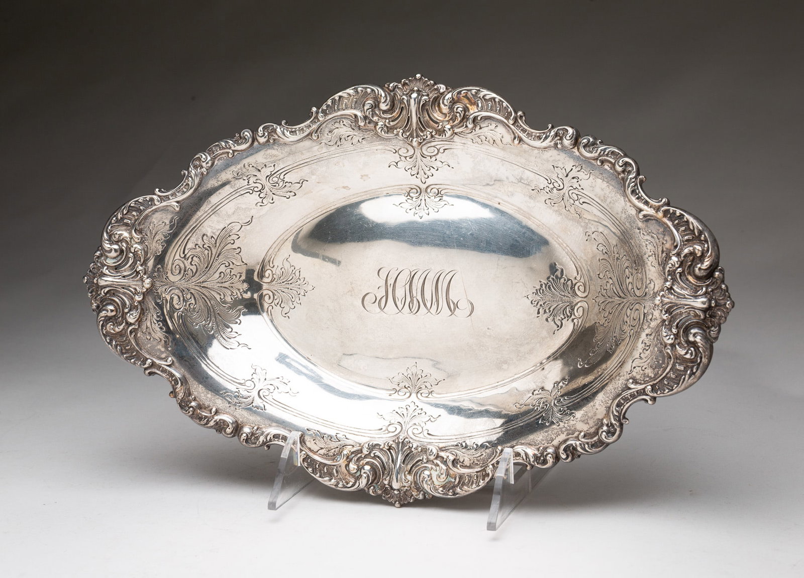 AMERICAN STERLING SILVER OVAL BREAD TRAY. (1 of 5)
