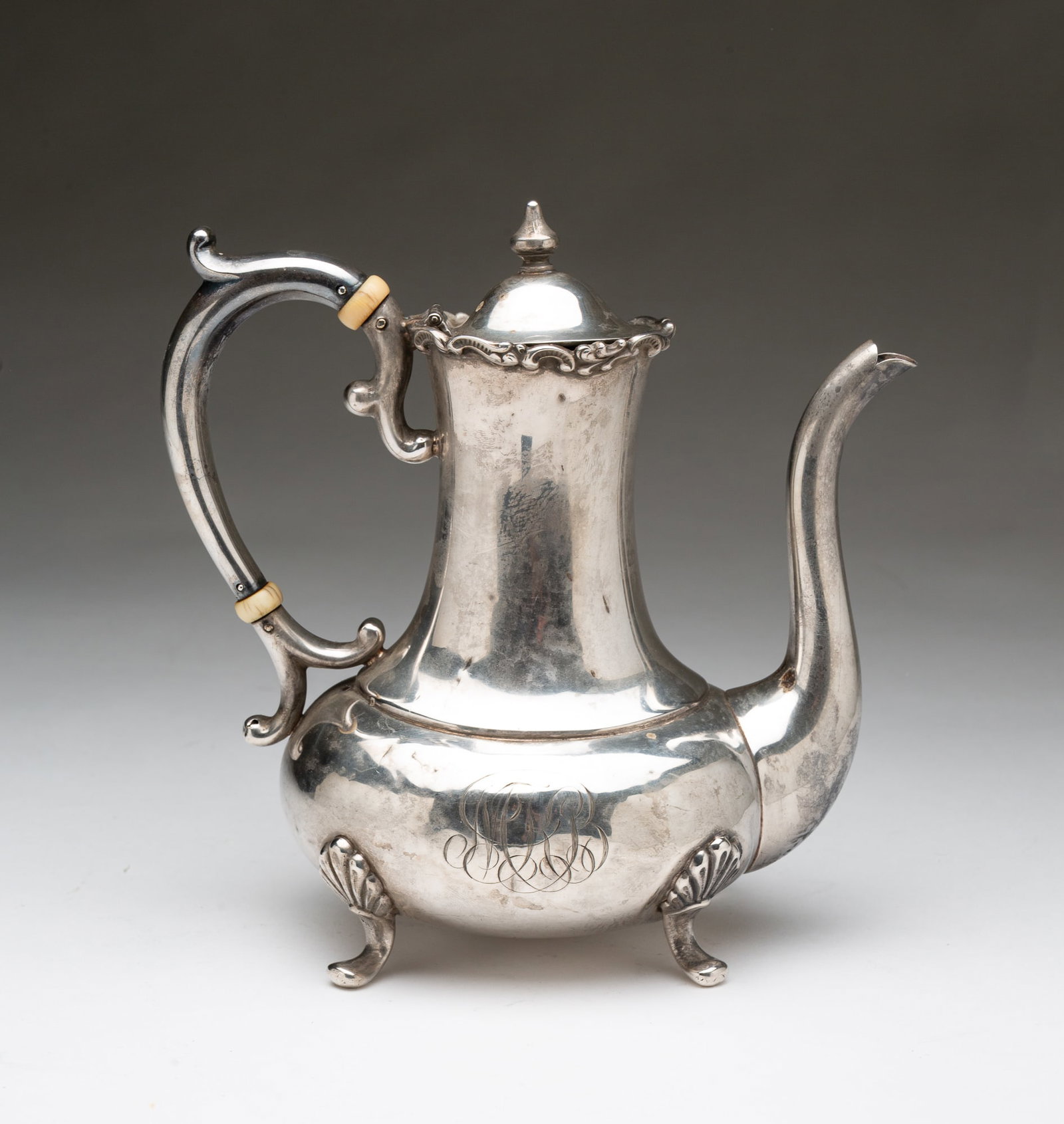 DIMINUTIVE AMERICAN STERLING SILVER TEAPOT. (1 of 5)