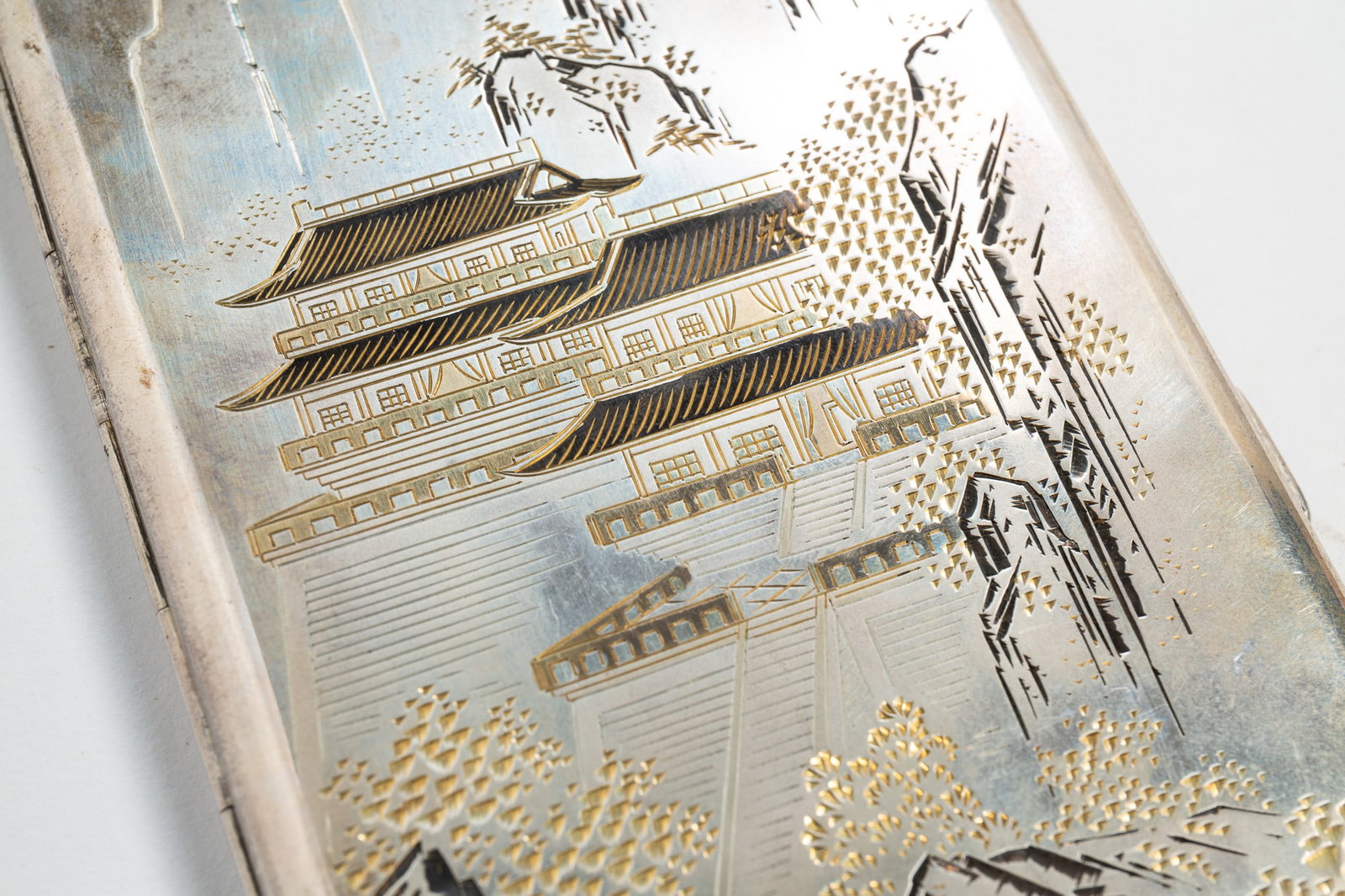 950 SILVER ETCHED CIGARETTE CASE. - 2