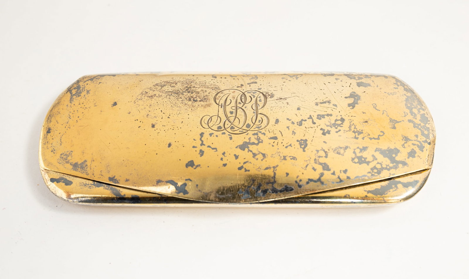 TIFFANY & CO. STERLING SILVER GLASSES CASE WITH GOLD-FILLED PINCE-NEZ.: Ca. 1900. An oval sterling silver eyeglasses case with a folding lid that opens to a purple velvet-lined interior holding a pince-nez with gold-filled hardware. Marked "STERLING" and "MADE FOR