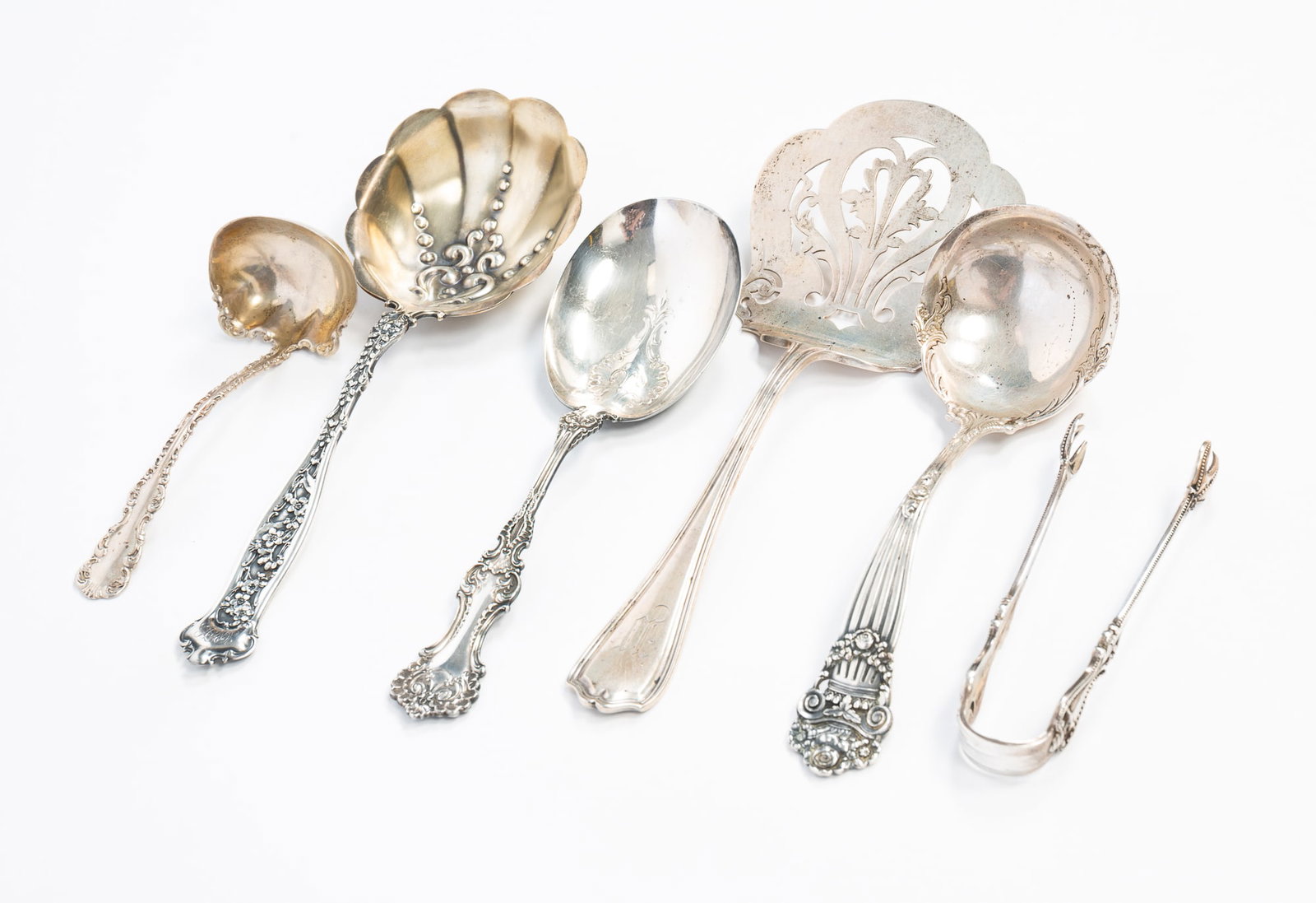 SIX AMERICAN STERLING SILVER SERVING UTENSILS. (1 of 8)