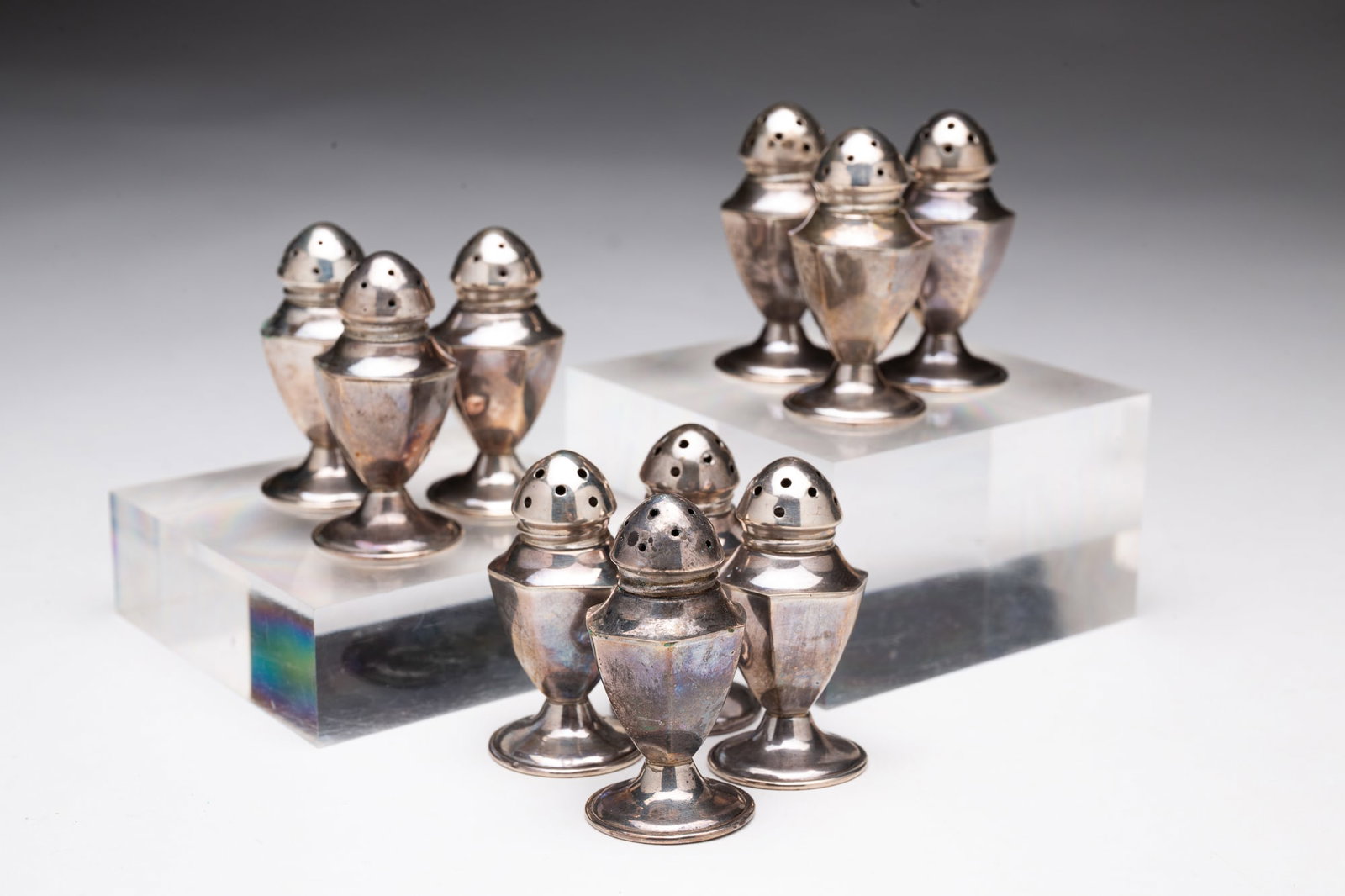FIVE SETS OF INDIVIDUAL STERLING SILVER SALT AND PEPPER SHAKERS. (1 of 4)